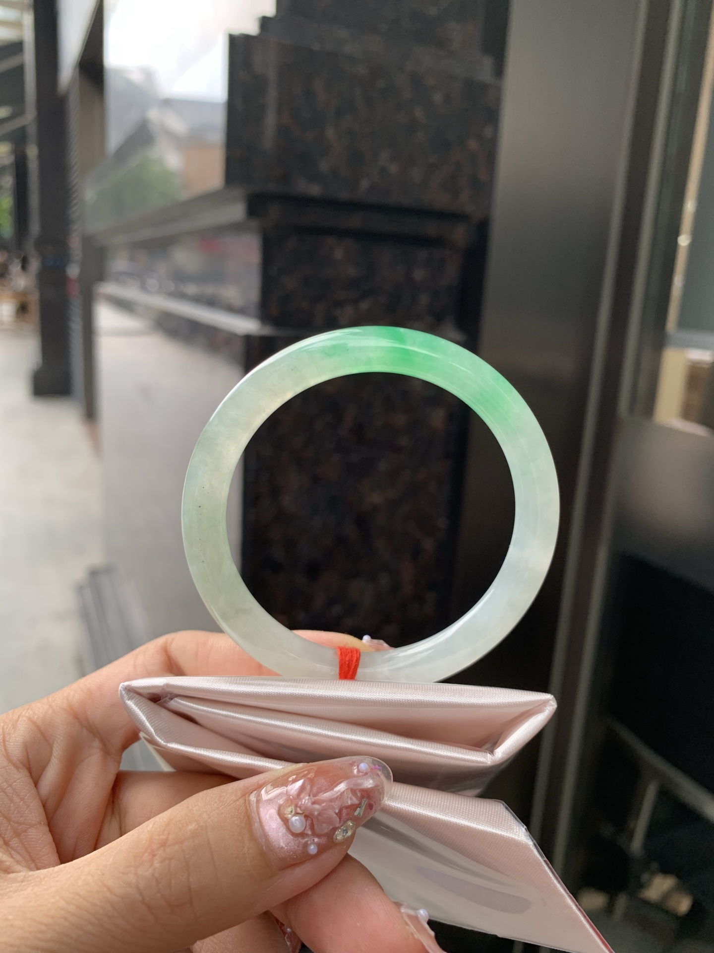 阳绿花美人条 53.2-7.3-6.5 0606-N893 打灯细纹，底妆冰润，金丝绿花色像春芽，从