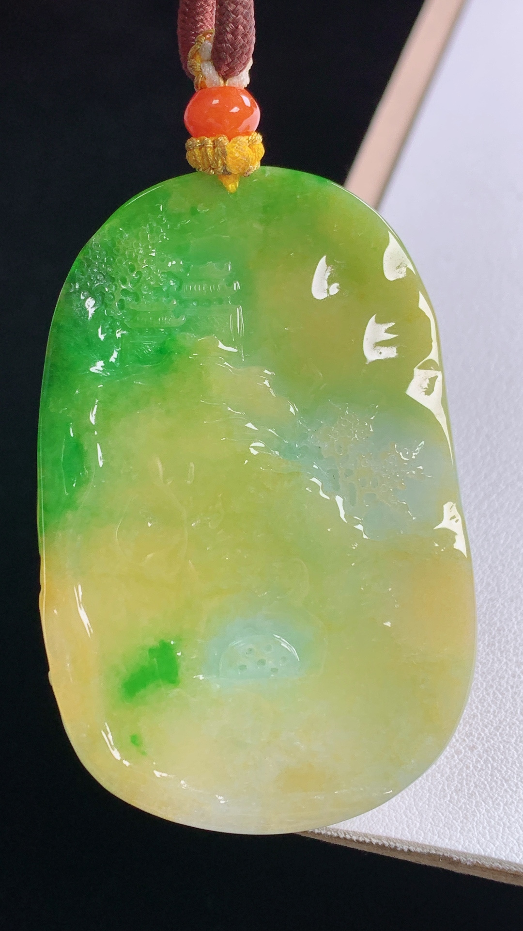 三彩山水牌 色彩丰富，底子细腻，无裂 尺寸:61.4-40.8-14.1mm 4