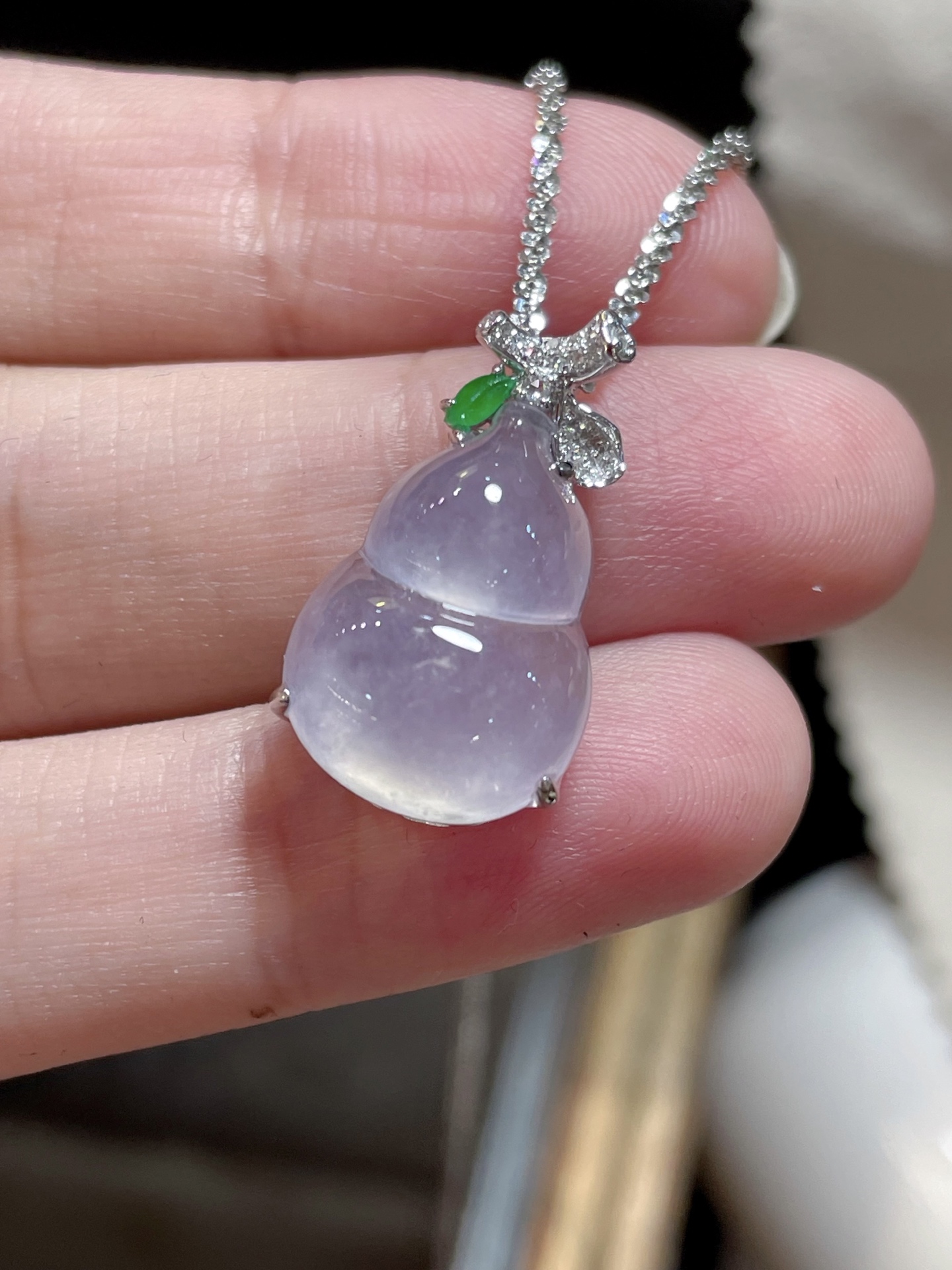 ️ 翡翠葫芦吊坠，起荧光，种水好好裸石很饱满，专挑好品相，18k镶嵌，17-12.1-6