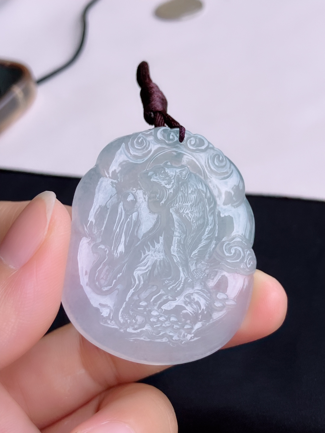 冰透生肖虎牌，晶莹剔透，尺寸46.5/40/5.6/自然光实拍
