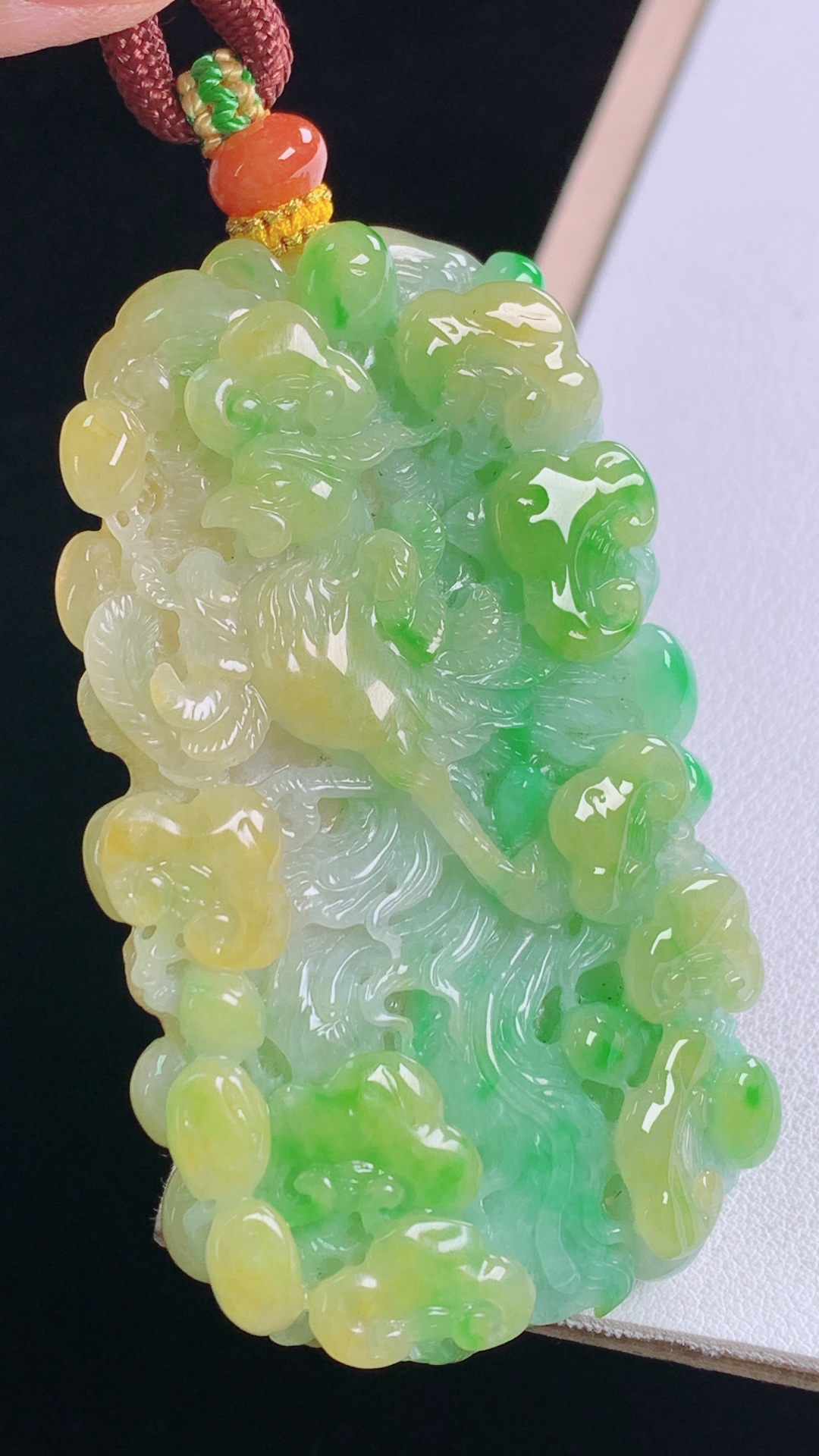 三彩凤凰 色彩丰富，雕工精湛，无裂 尺寸:69.2-41.1-12.9mm 4