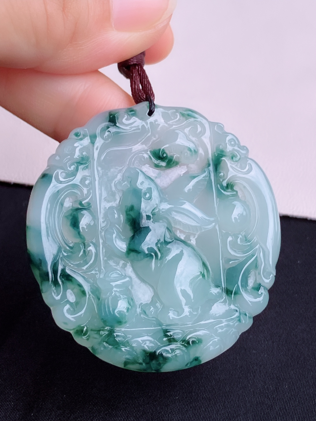 冰飘花生肖兔牌，花色清爽，尺寸50.3/48/6/自然光实拍