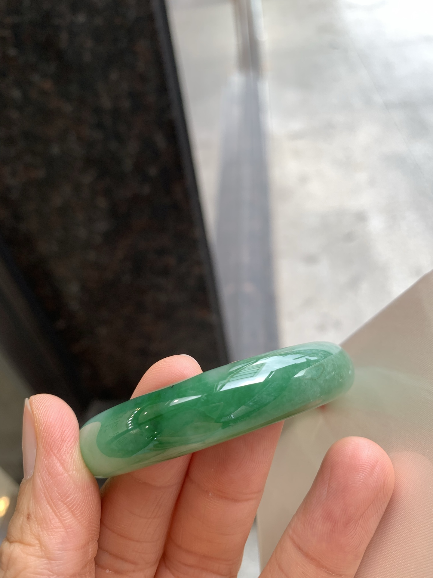 正圈飘绿 微纹 尺寸：52.3/12.5/7.2 细腻