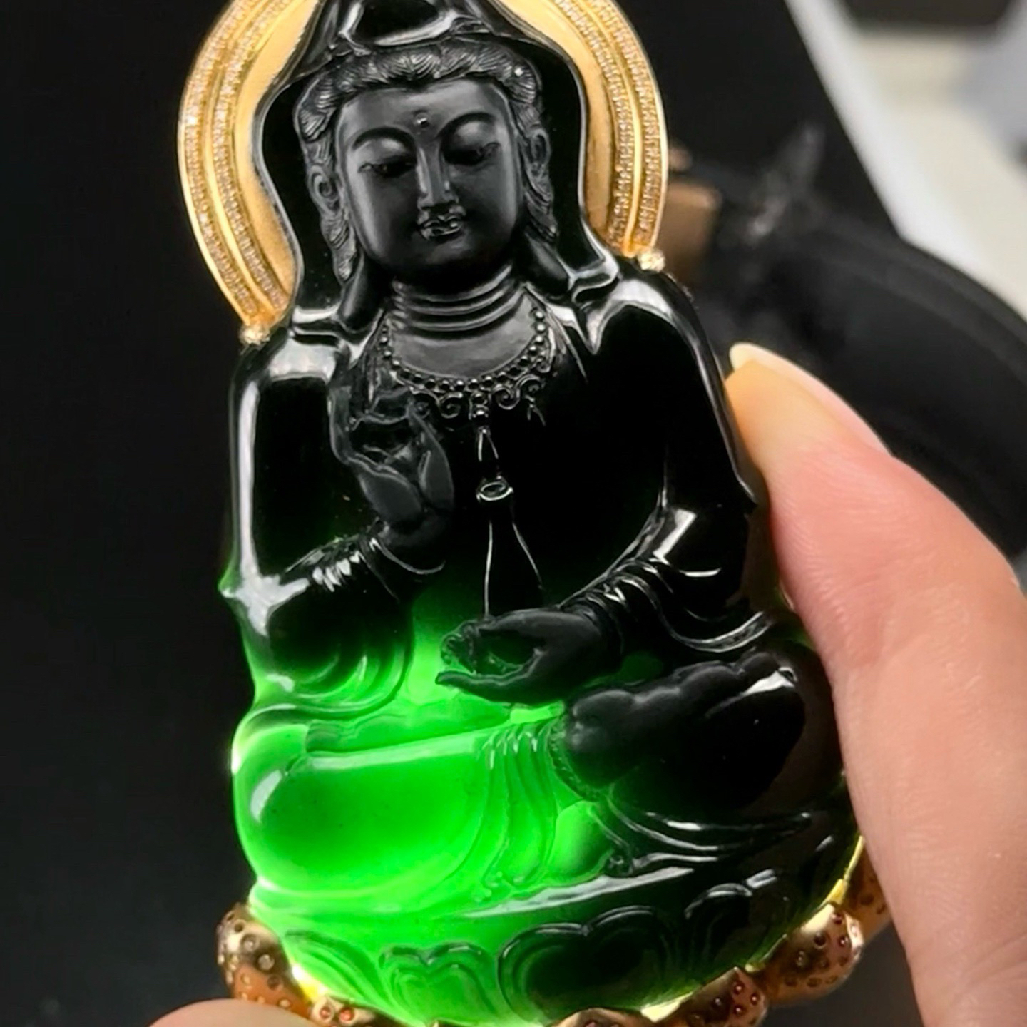 墨翠观音 种好色正 黑度极好 打灯通透 尺寸90.3