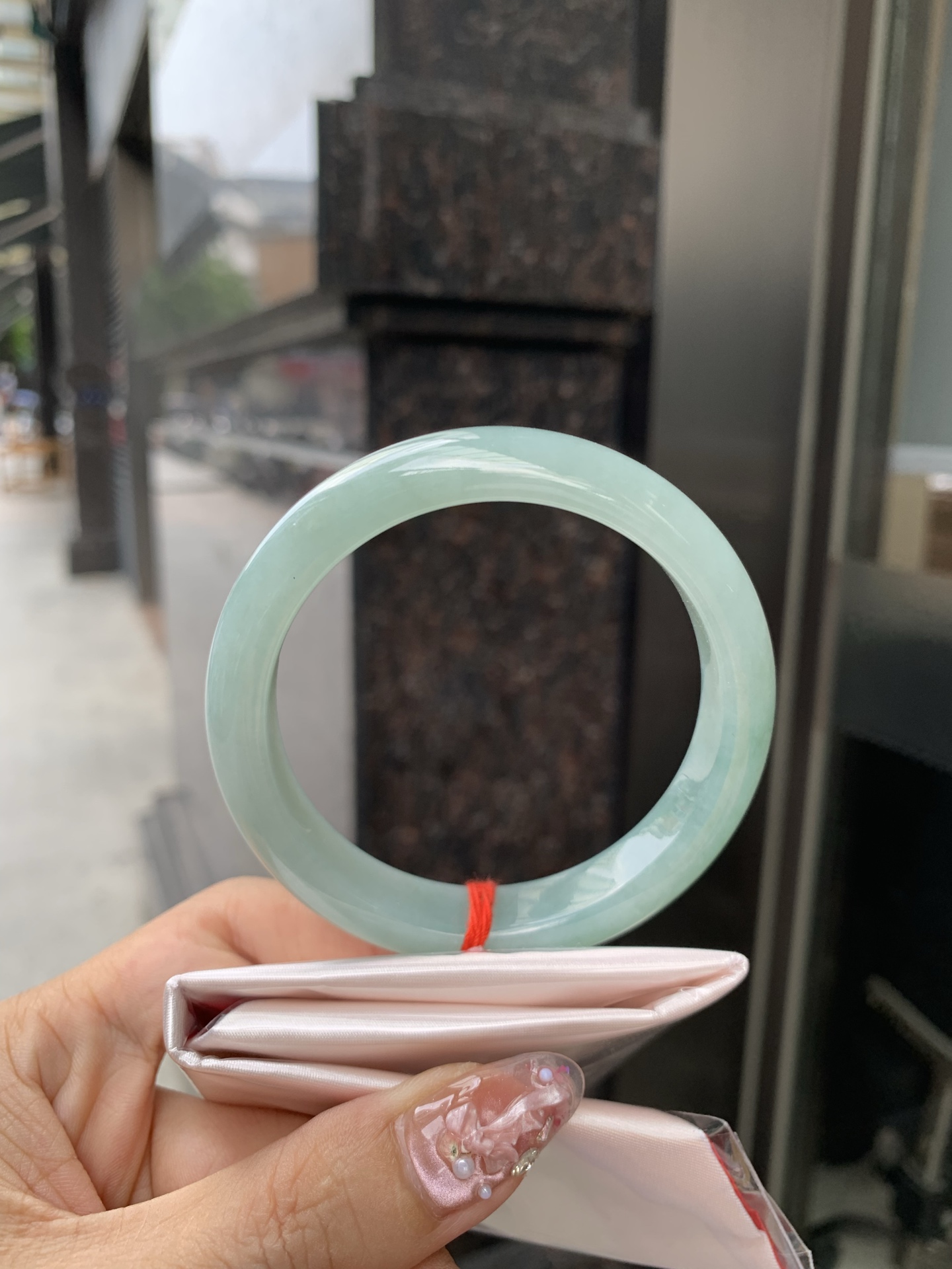 蓝水正圈 56.5-7.9-11.9 0606-SJ-119 无裂，底妆水润细腻，一汪蓝水落玉镯。腕间藏尽山间清泉色，自带静谧清冷氛围感。