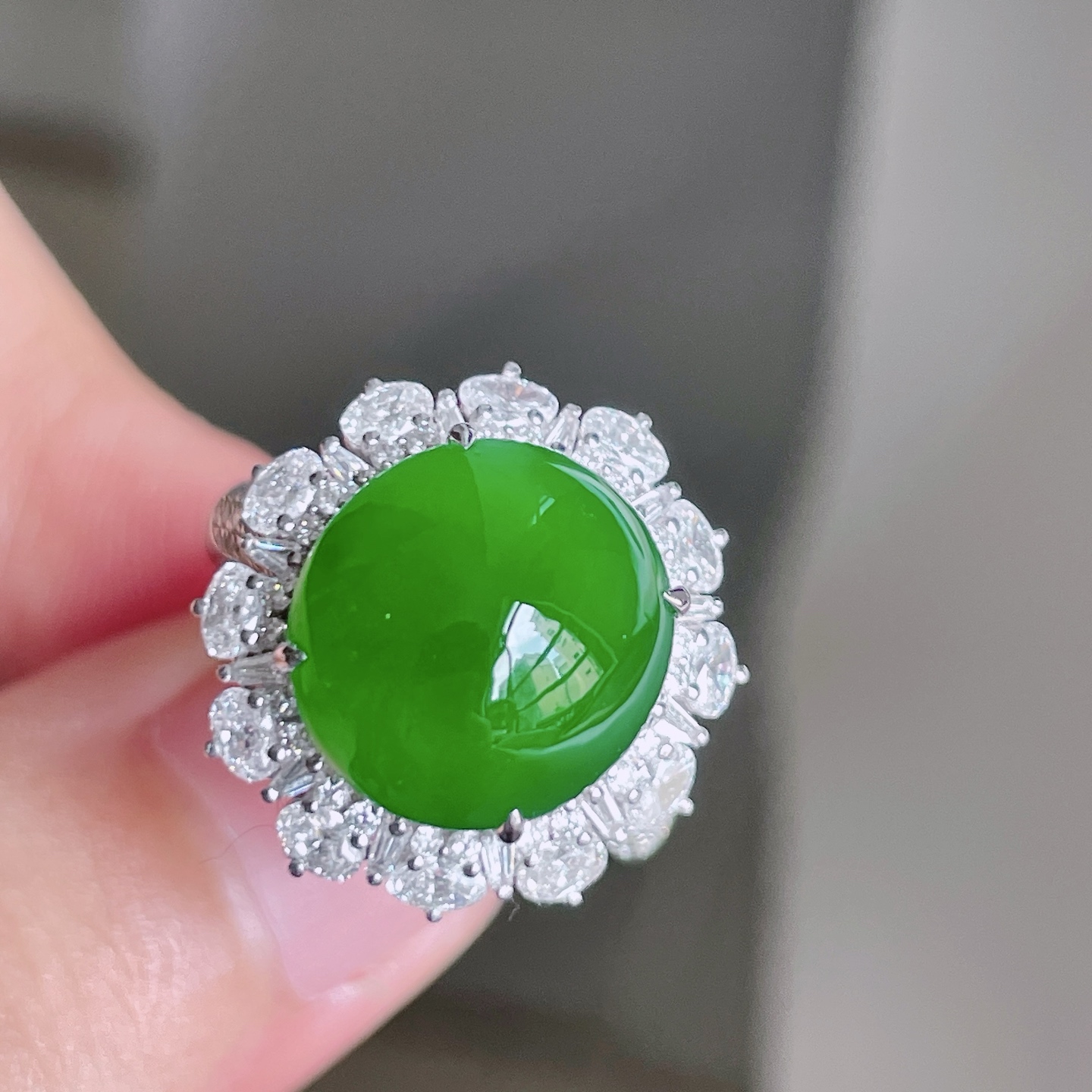 ️ 冰种绿蛋面戒指 色泽鲜艳 油润起光 18k金镶嵌 裸石 12.3/11.6 圈口 14