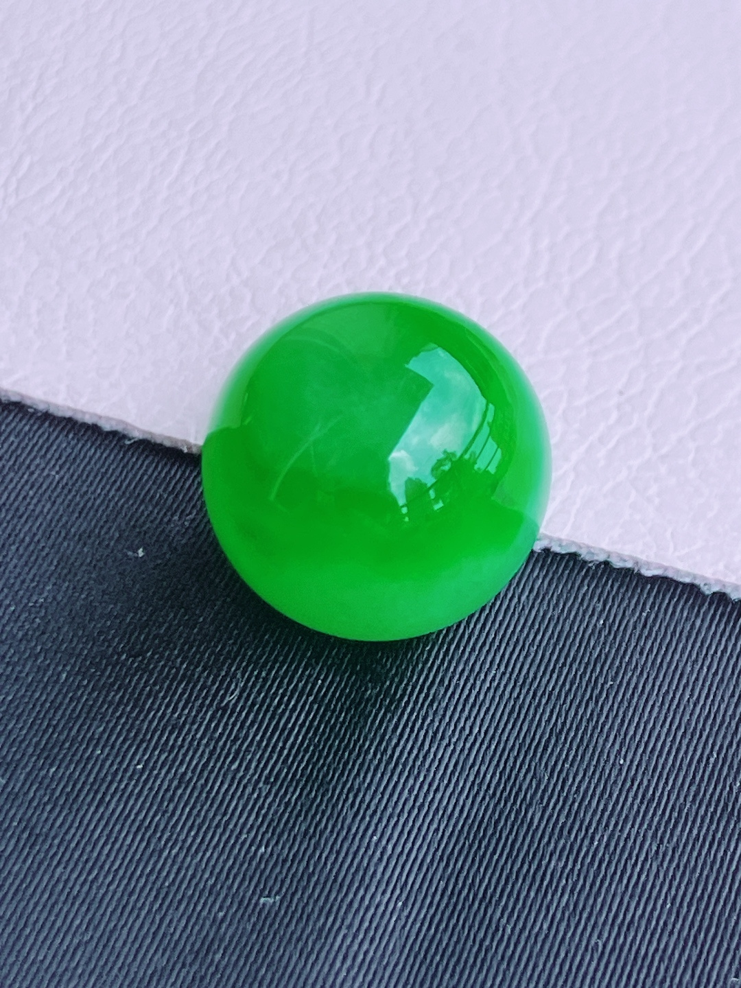 翠绿大圆珠，色美清爽，尺寸13/自然光实拍