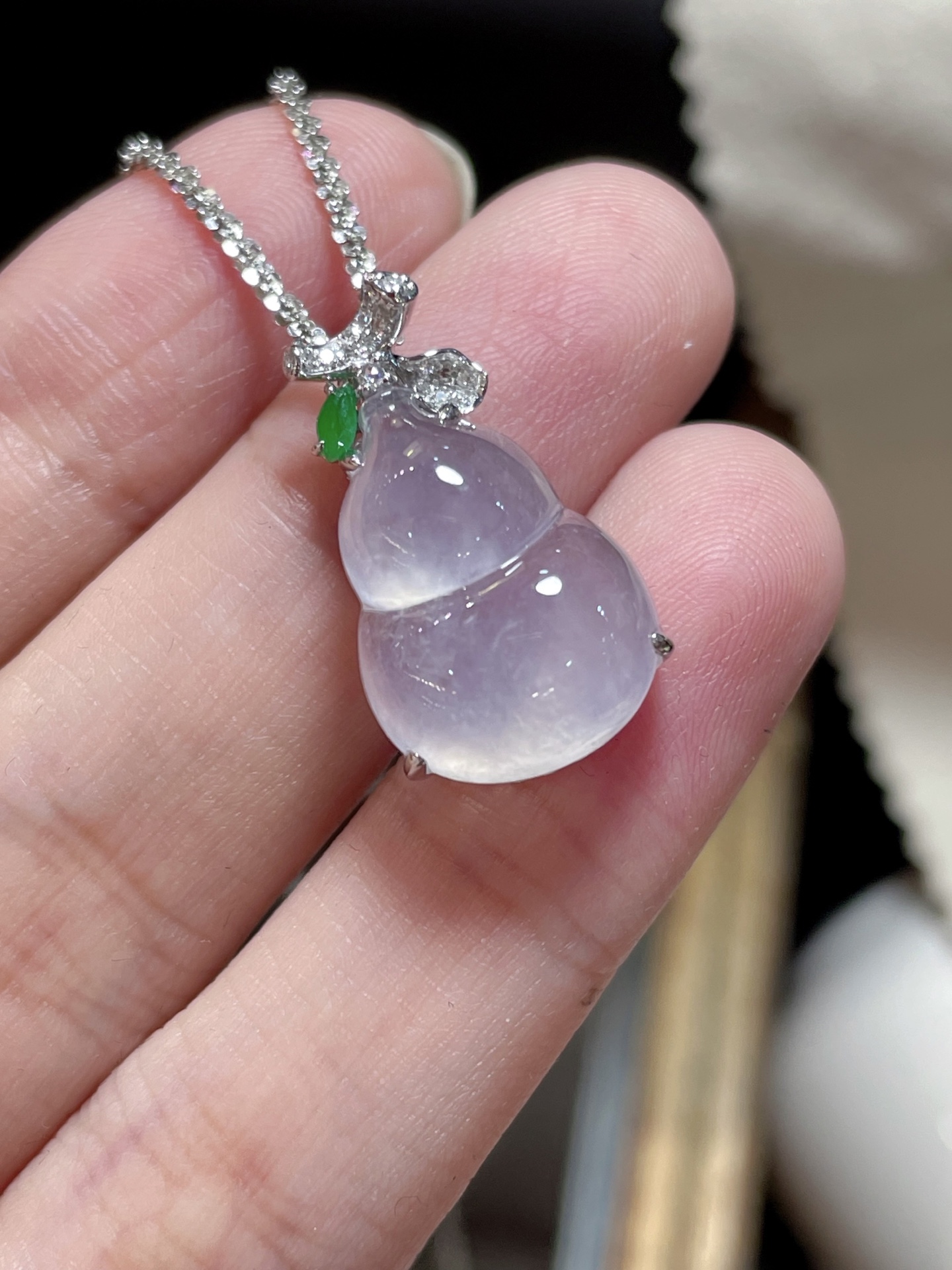 ️ 翡翠葫芦吊坠，起荧光，种水好好裸石很饱满，专挑好品相，18k镶嵌，17-12.1-6