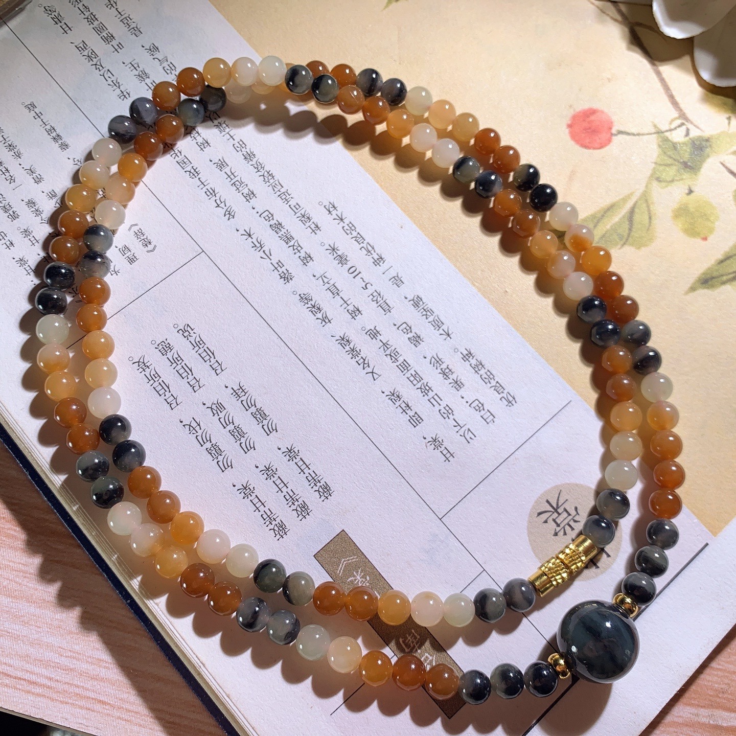 新疆和田玉且末糖1圆珠项链！单颗尺寸5！玉质细腻油润。手推出油。佩戴高端典雅。lt260605