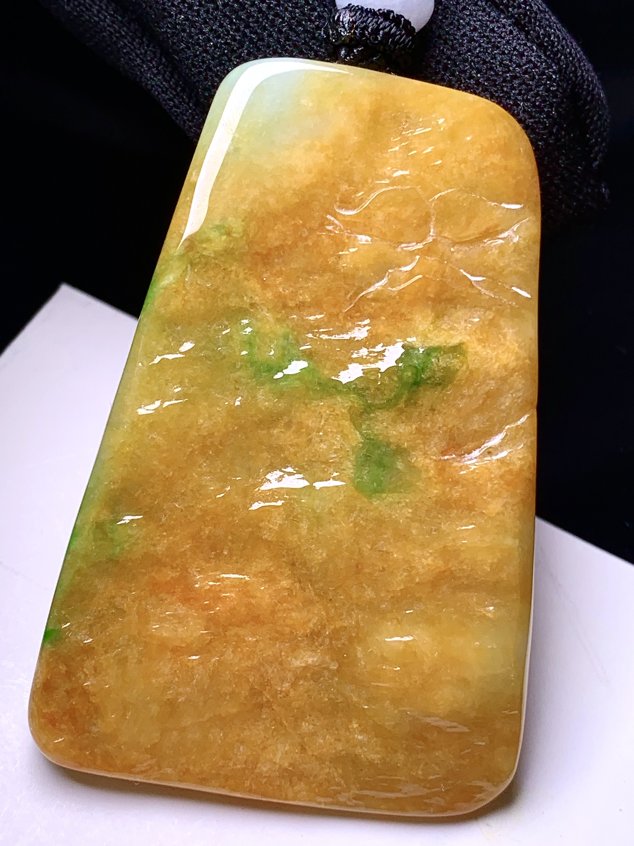 黄翡飘绿山水牌子吊坠 玉质细腻 色泽艳丽清新 整体尺寸51*34.2*6.2 w1