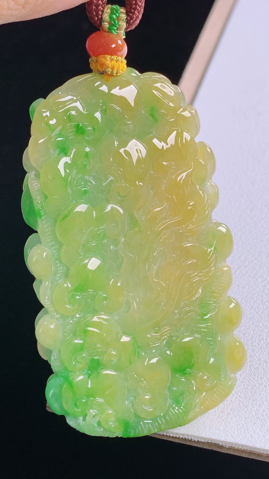 三彩凤凰 色彩丰富，雕工精湛，无裂 尺寸:69.2-41.1-12.9mm 4