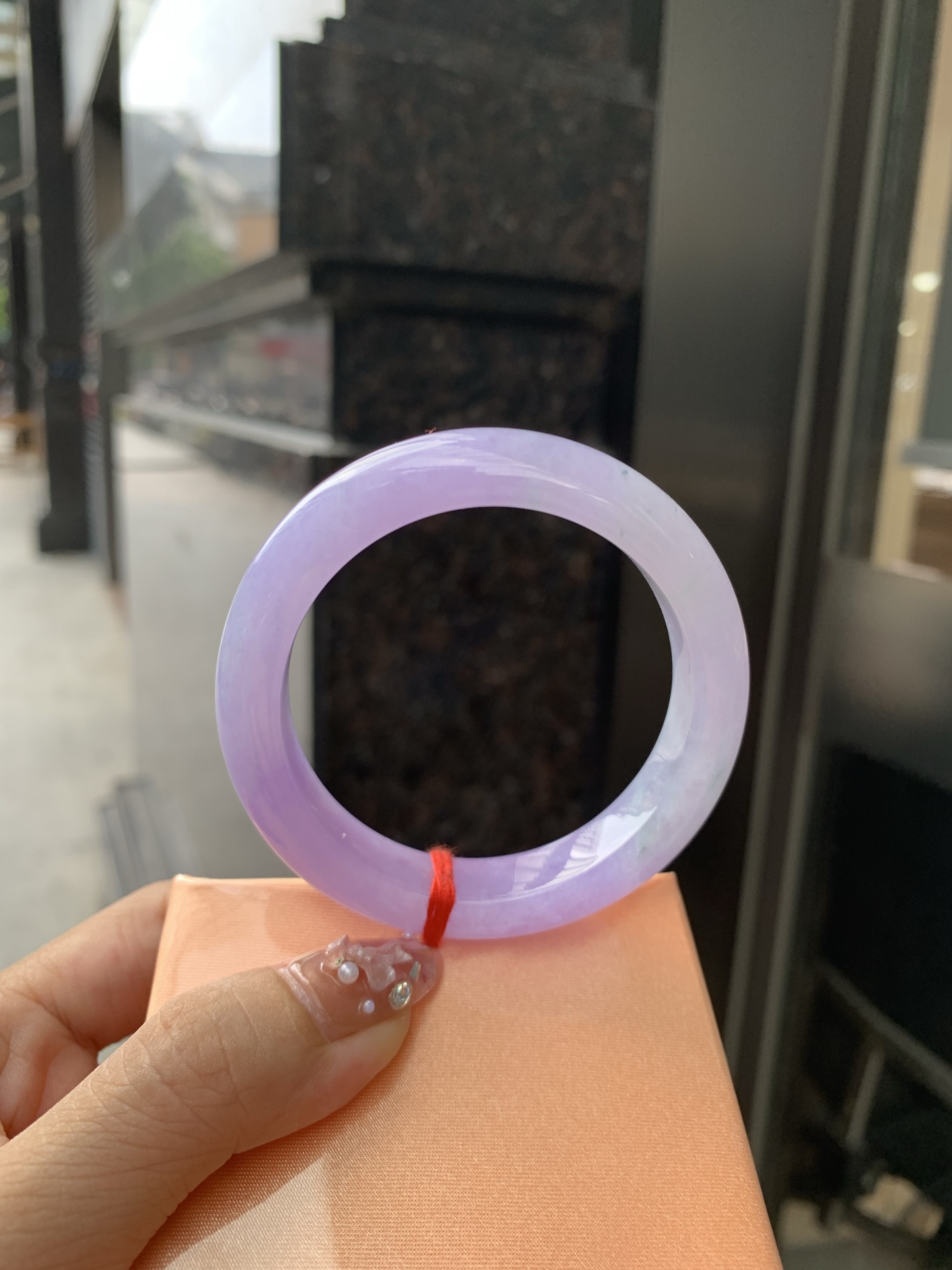 正圈 52.2-8.5-11.5 0606-N912 打灯长纹，底妆水润，满圈紫罗兰吸睛抢眼，浪漫迷人，仙气飘飘，优雅高贵显气质，感满满，满满紫罗兰底色均匀不失色，不同光线不一样视觉感受