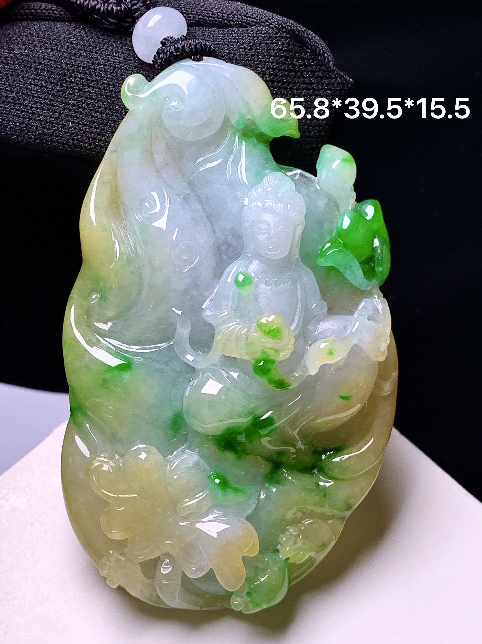 飘黄绿翡观音菩萨吊坠 玉质细腻 色泽艳丽清新 整体尺寸65.8*39.5*15.5 w1