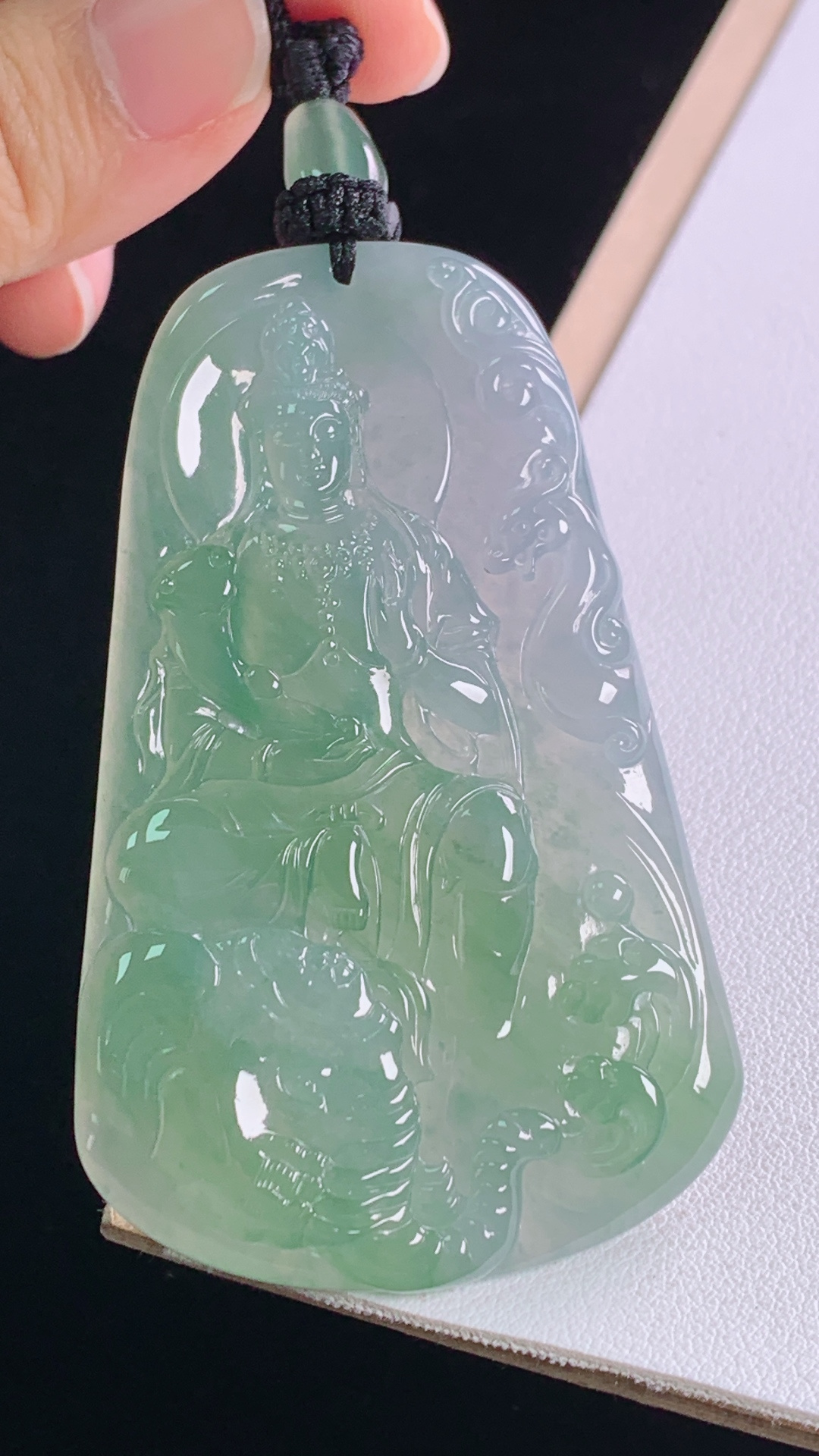 冰飘绿普贤菩萨 有种有色，胶感十足，无裂 尺寸:68.4-42.9-5.4mm 3