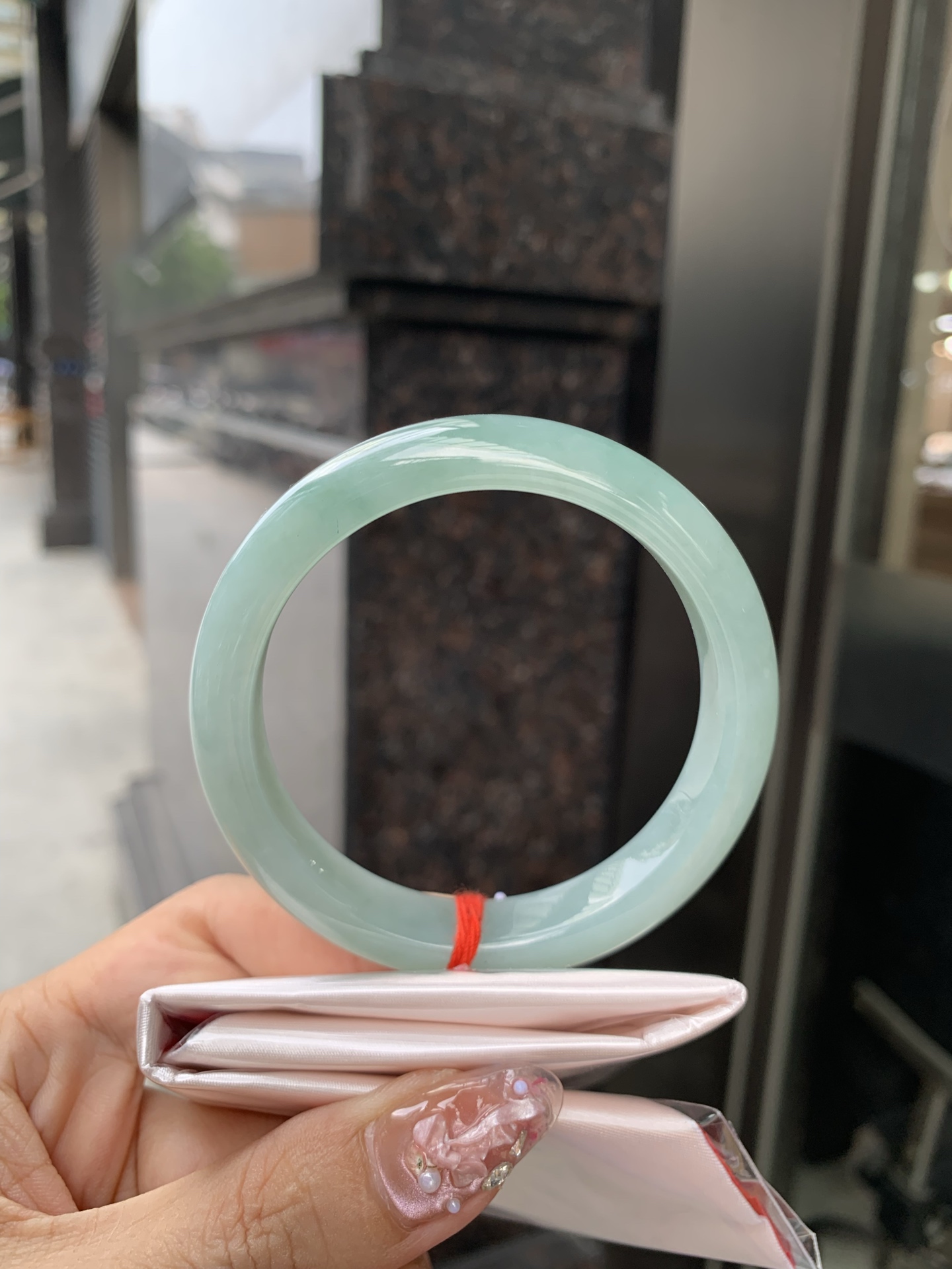 蓝水正圈 56.5-7.9-11.9 0606-SJ-119 无裂，底妆水润细腻，一汪蓝水落玉镯。腕间藏尽山间清泉色，自带静谧清冷氛围感。