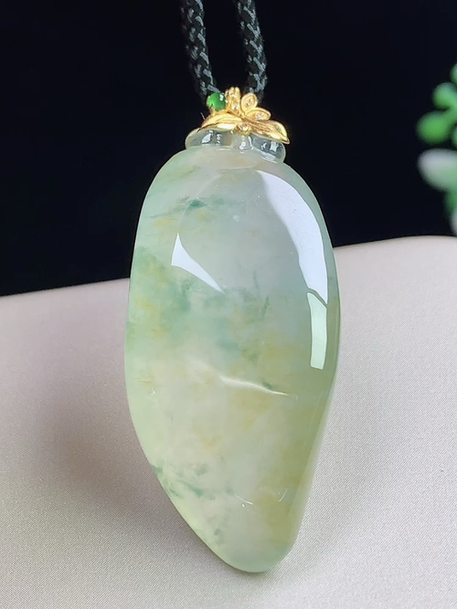 18k金镶冰飘双彩福瓜，无裂，尺寸34.8-16.4-8.6mm，L06lwh6