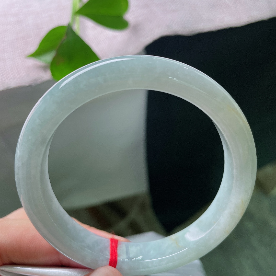 58.1/11.5/8.5，淡绿底正圈，洒金，水润，肉质细腻，佩戴温柔，晶体，ss54092a