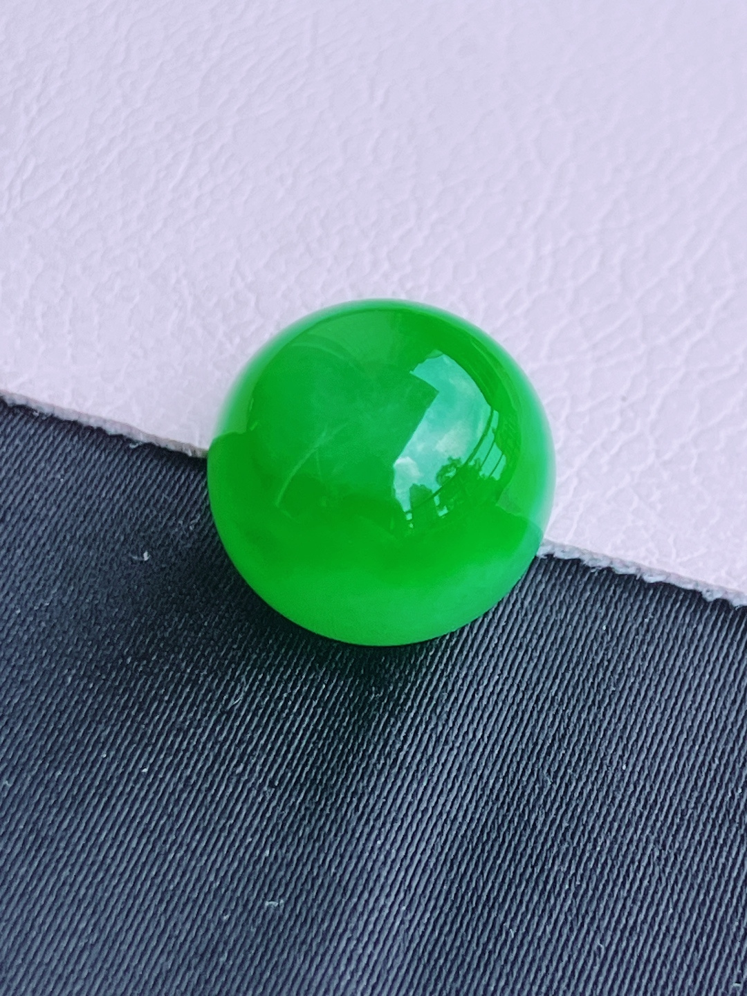 翠绿大圆珠，色美清爽，尺寸13/自然光实拍