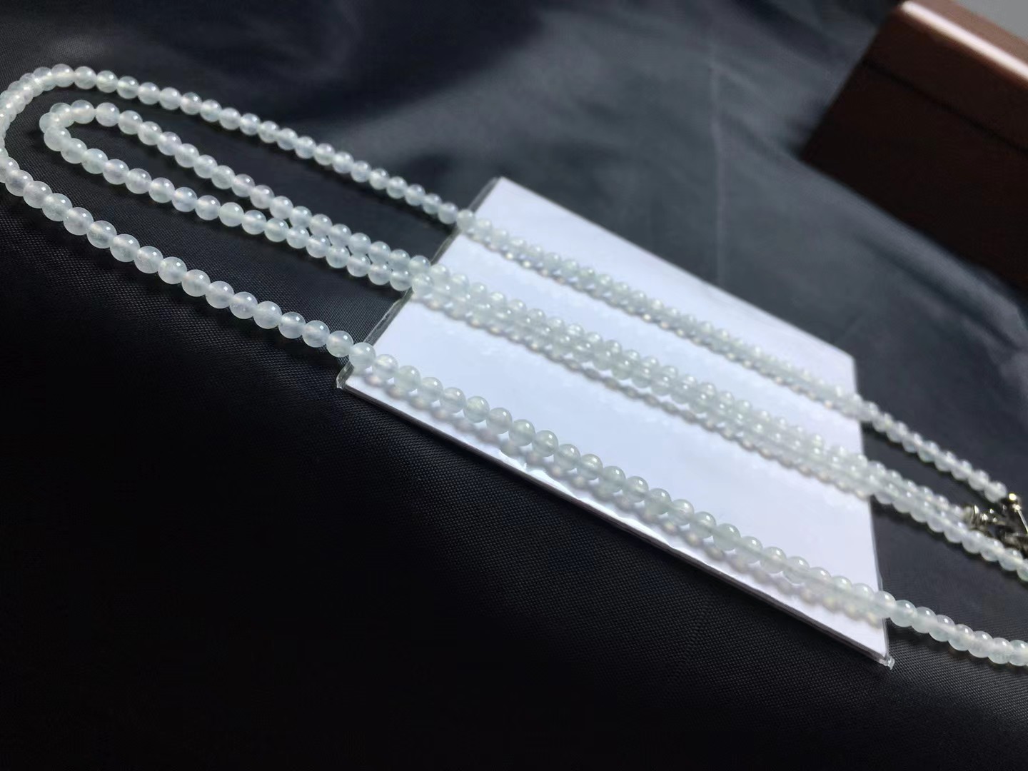 冰种小米珠，卡3.4mm，219颗，种好，玉质细腻，均匀，冰透水润