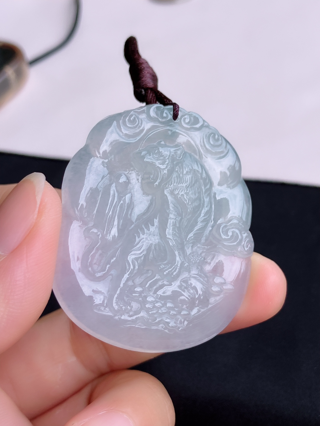 冰透生肖虎牌，晶莹剔透，尺寸46.5/40/5.6/自然光实拍