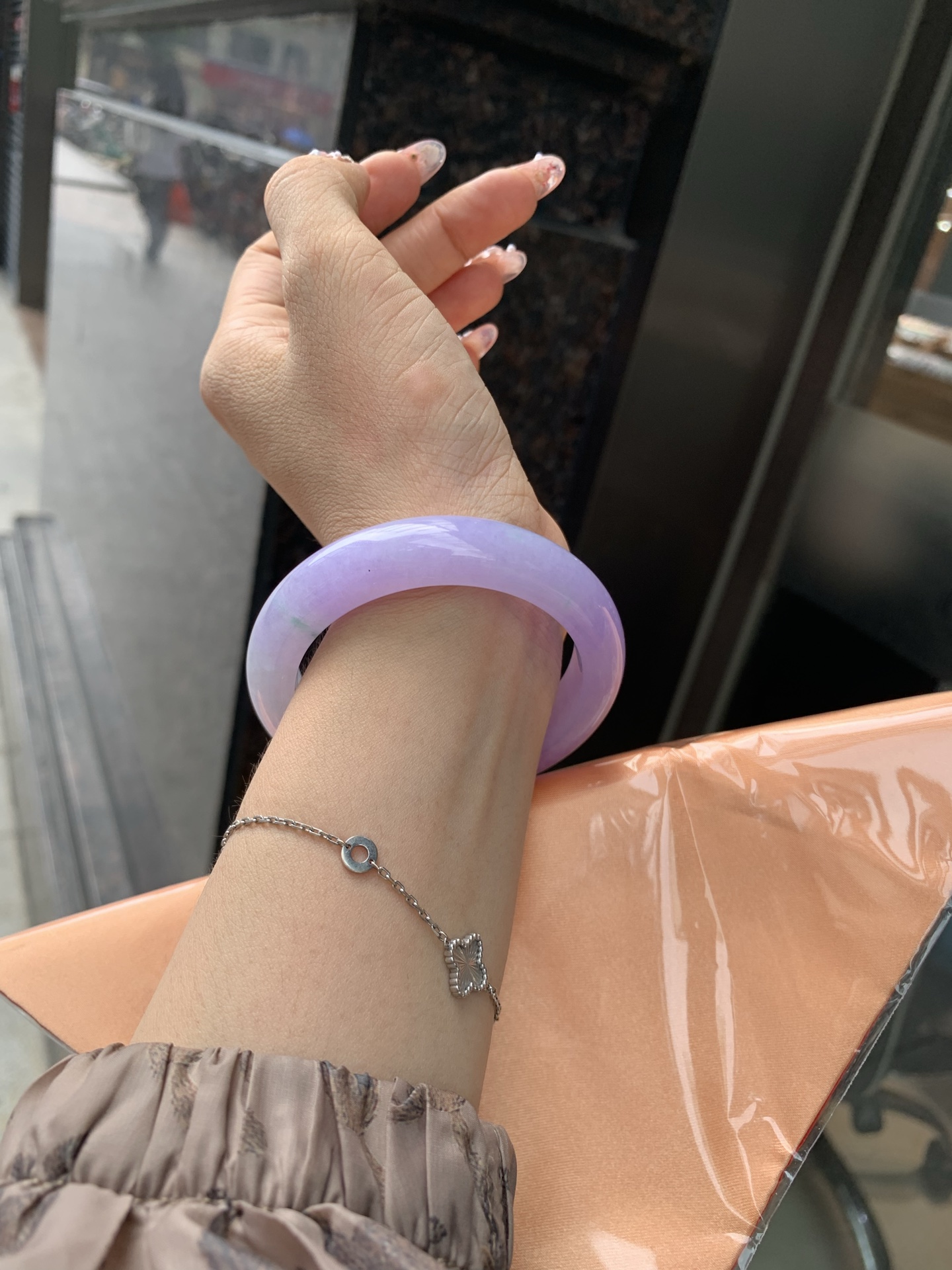 正圈 52.2-8.5-11.5 0606-N912 打灯长纹，底妆水润，满圈紫罗兰吸睛抢眼，浪漫迷人，仙气飘飘，优雅高贵显气质，感满满，满满紫罗兰底色均匀不失色，不同光线不一样视觉感受