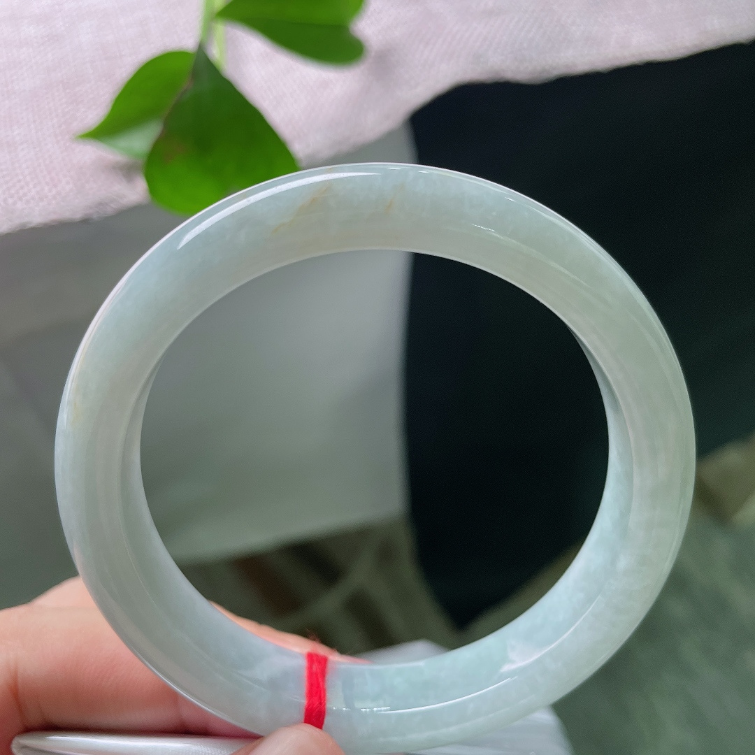 58.1/11.5/8.5，淡绿底正圈，洒金，水润，肉质细腻，佩戴温柔，晶体，ss54092a