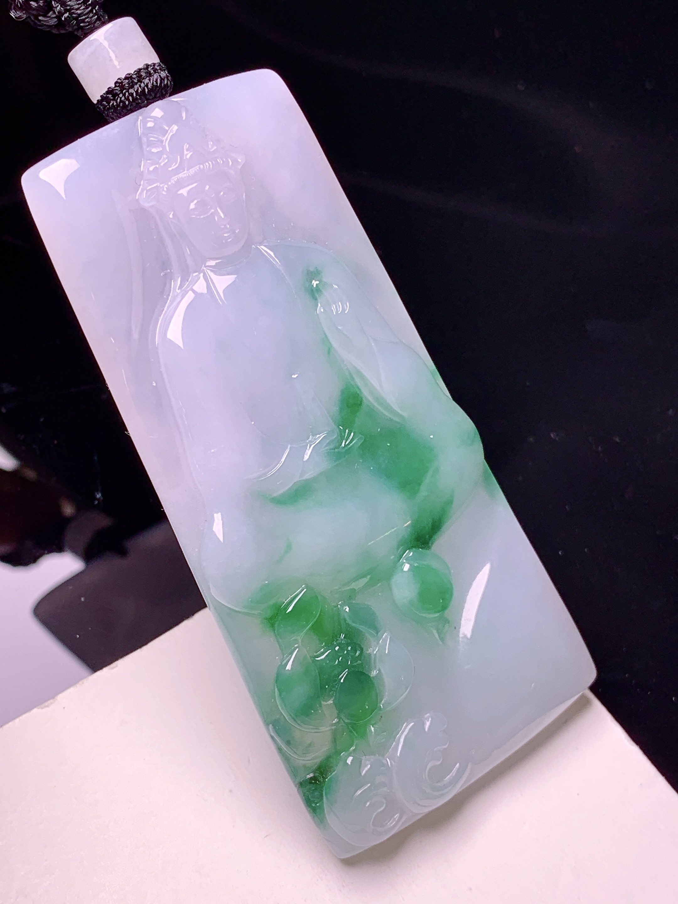 飘绿观音菩萨吊坠 玉质细腻 色泽艳丽清新 整体尺寸63.2*29.5*6.2 a2