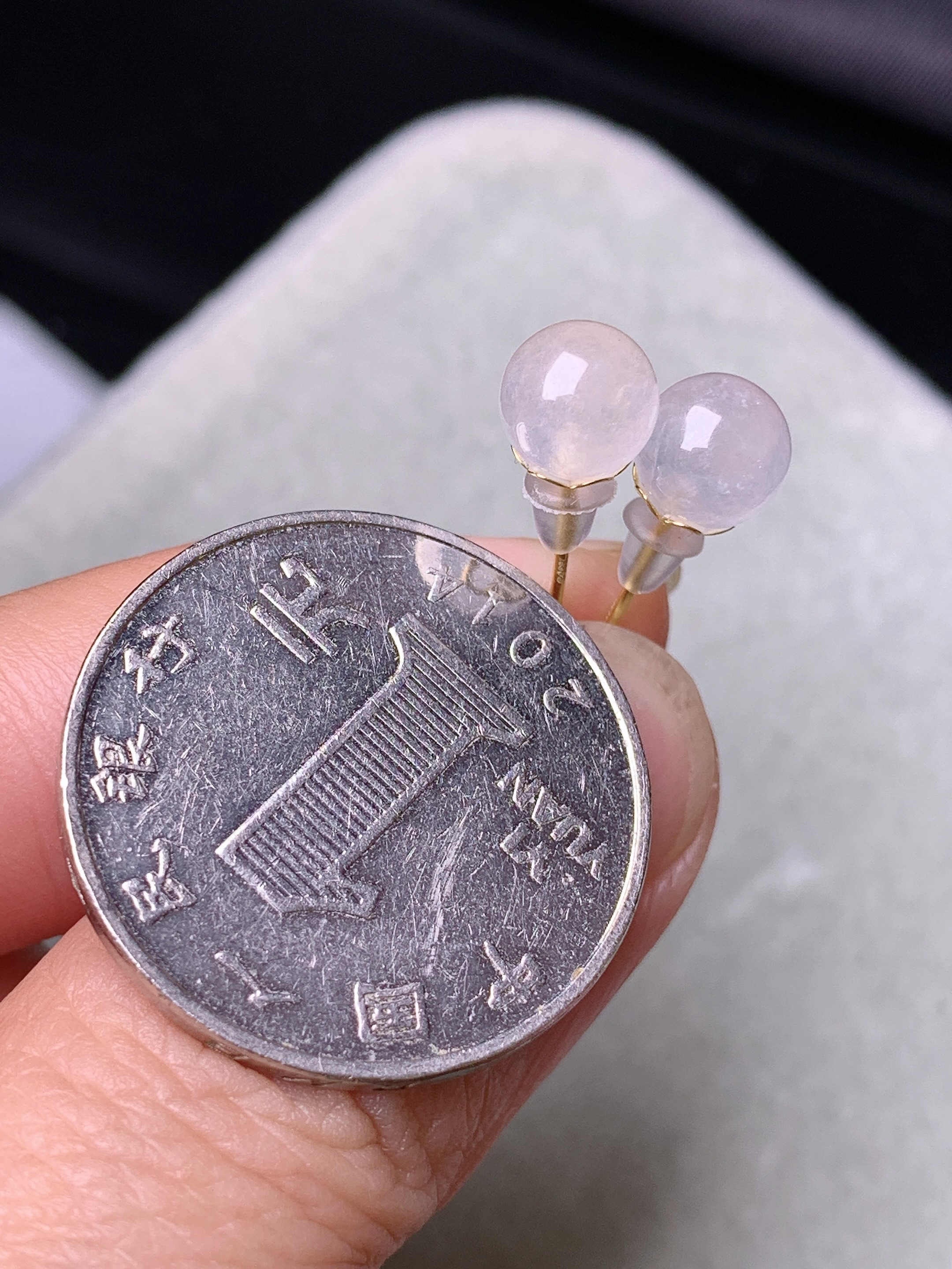 18k金镶嵌冰种圆珠耳钉 玉质细腻 色泽艳丽清新 整体尺寸6.6 a4