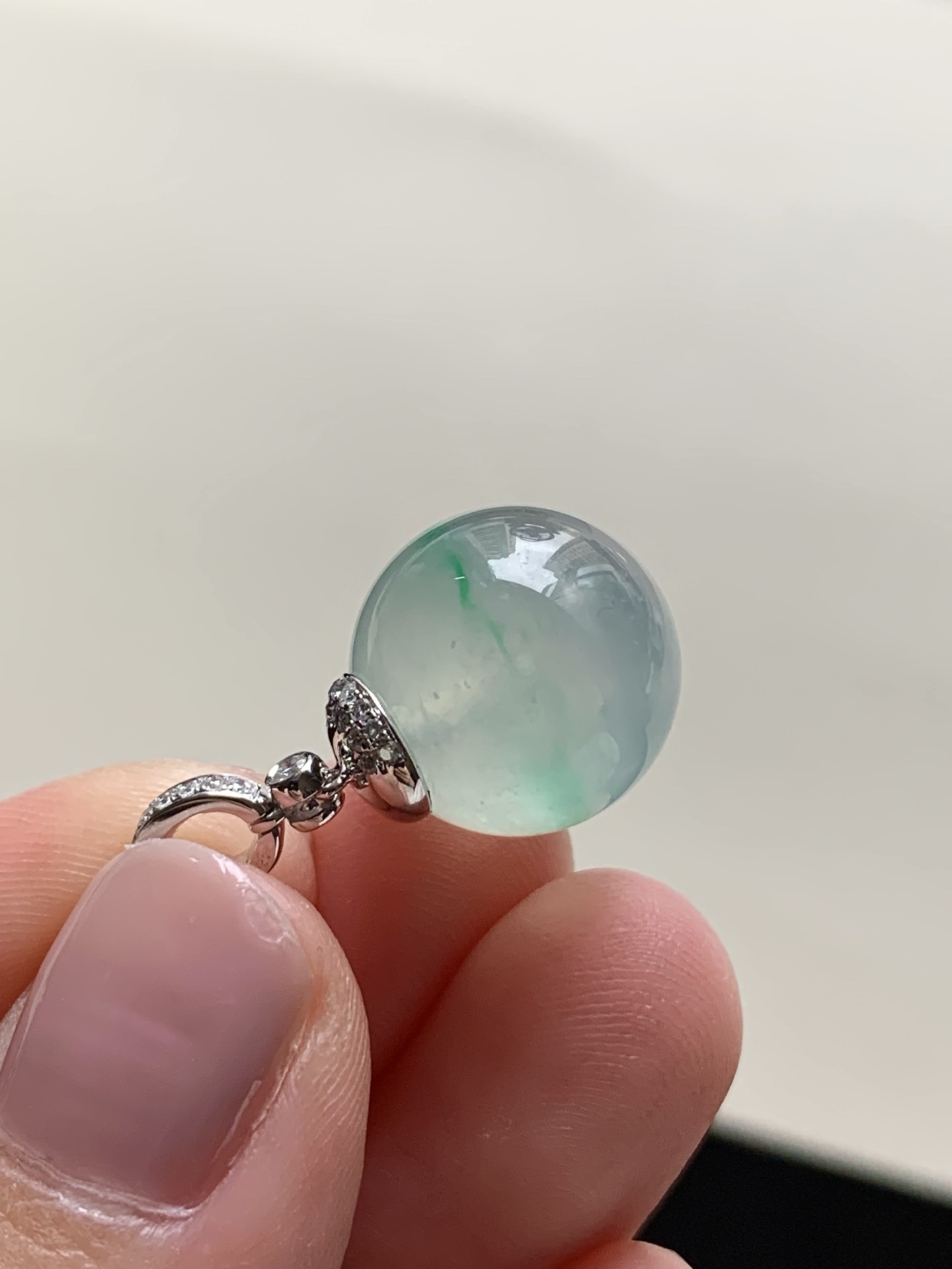 ️【18k金镶嵌珠子吊坠】飘花灵动，种老细腻形体佳尺寸：成品：22.7*12.6，裸石：12.6,
