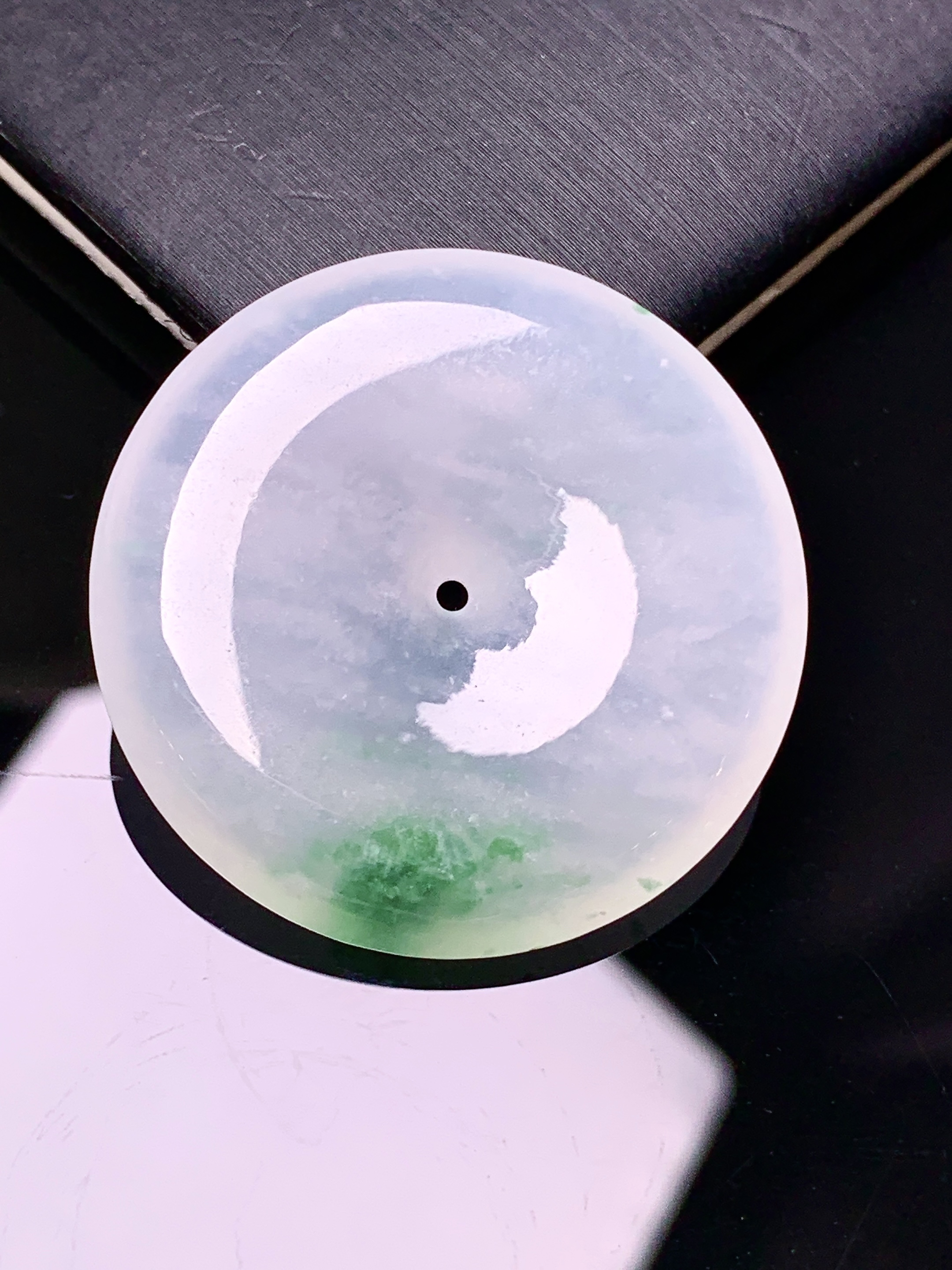 冰种飘绿平安扣吊坠 玉质细腻 色泽艳丽清新 整体尺寸31*5.8 d1