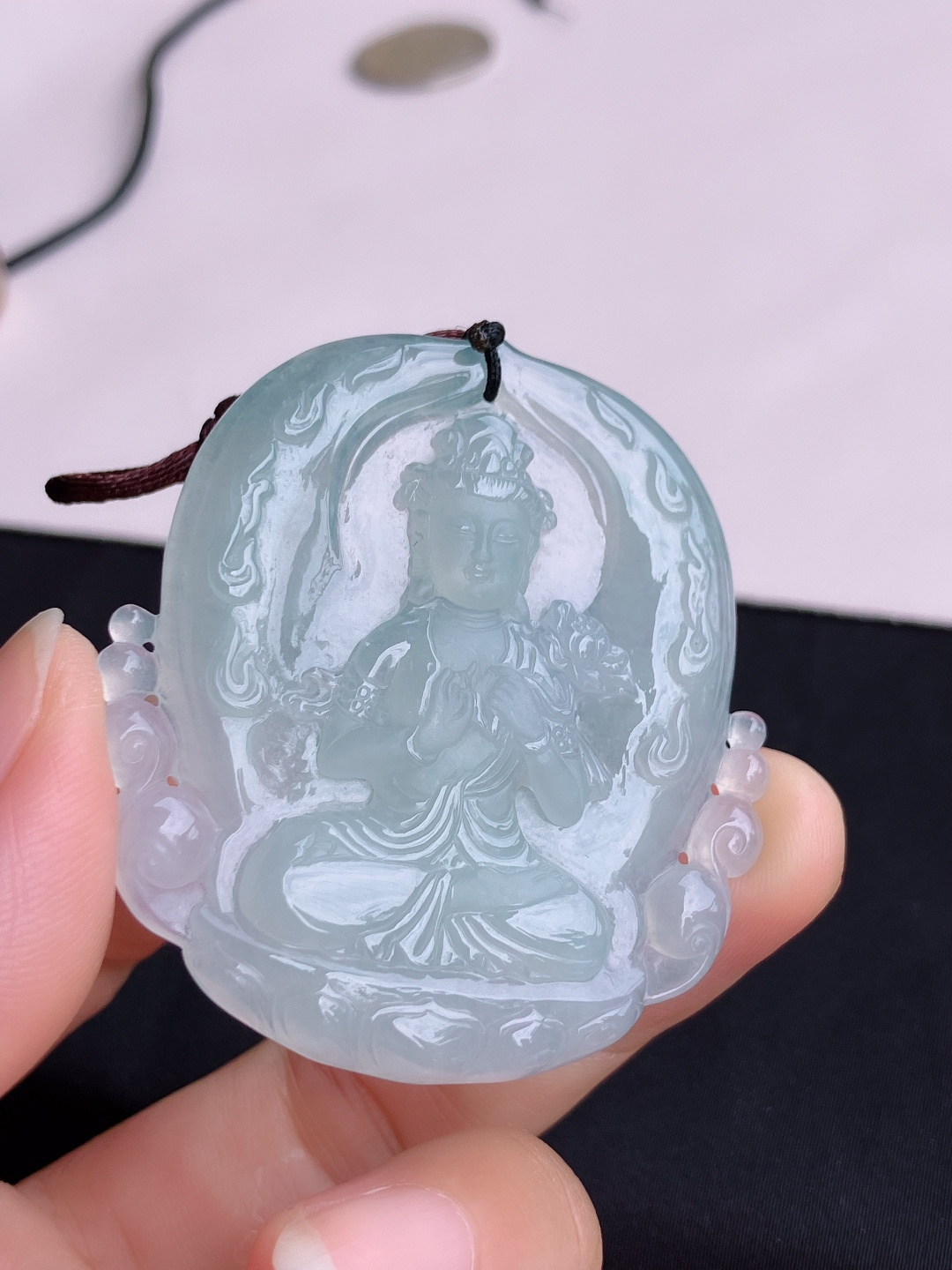 底色大势至菩萨，晶莹剔透，尺寸51.3/47/5.2/自然光实拍