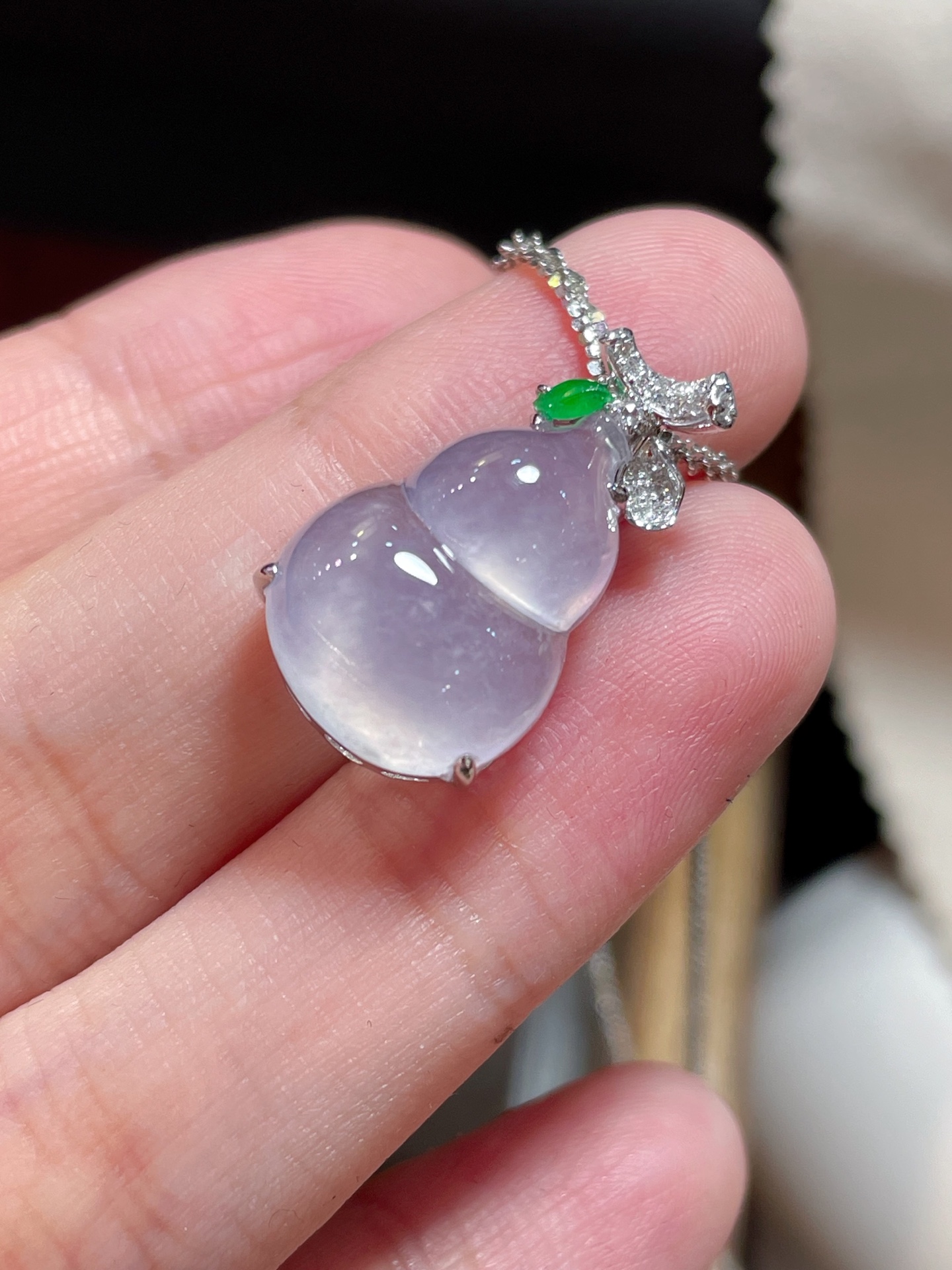️ 翡翠葫芦吊坠，起荧光，种水好好裸石很饱满，专挑好品相，18k镶嵌，17-12.1-6