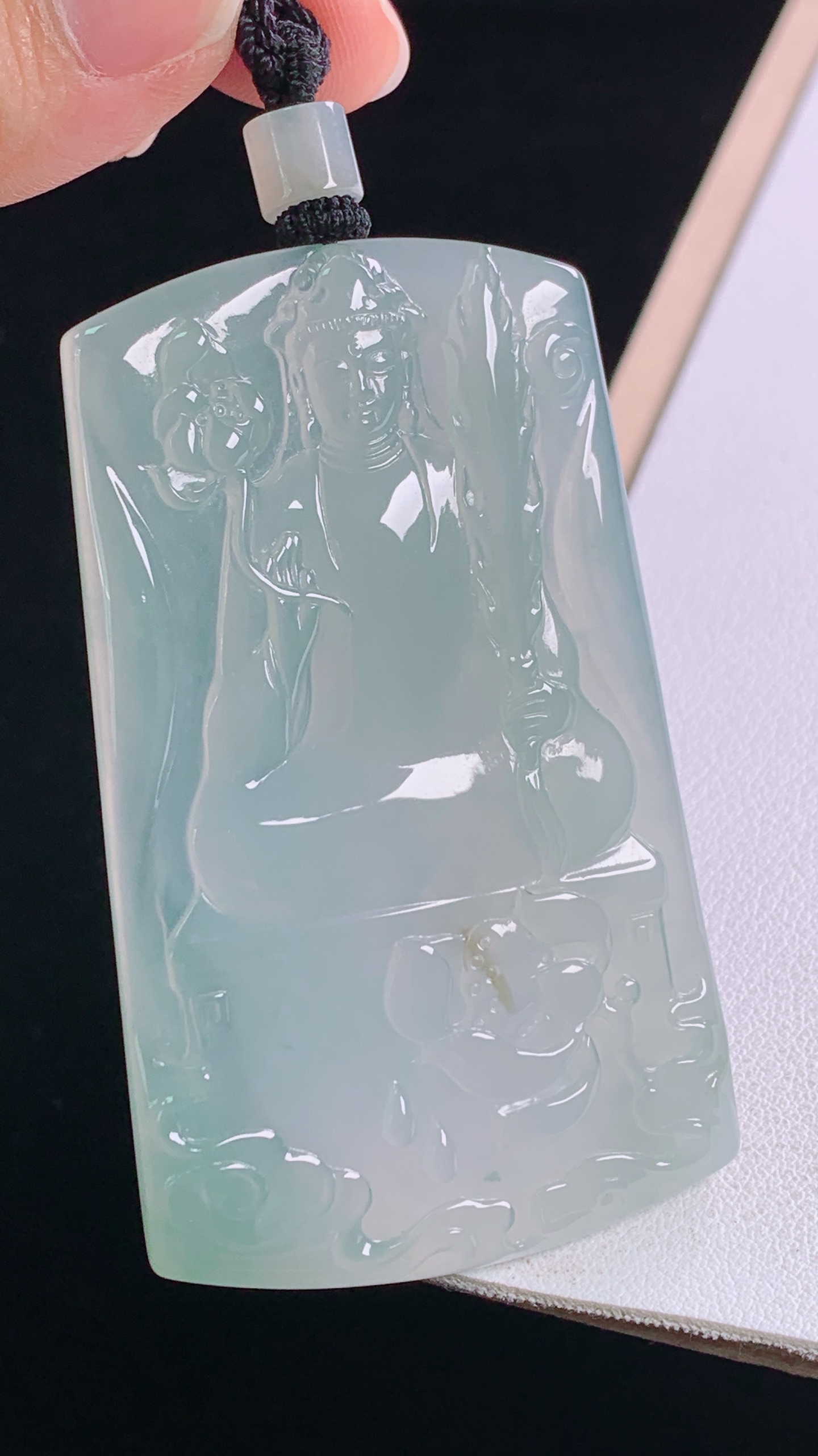 冰种虚空藏菩萨 刚性十足，清透细腻，无裂 尺寸:66.7-40.0-5.7mm 3
