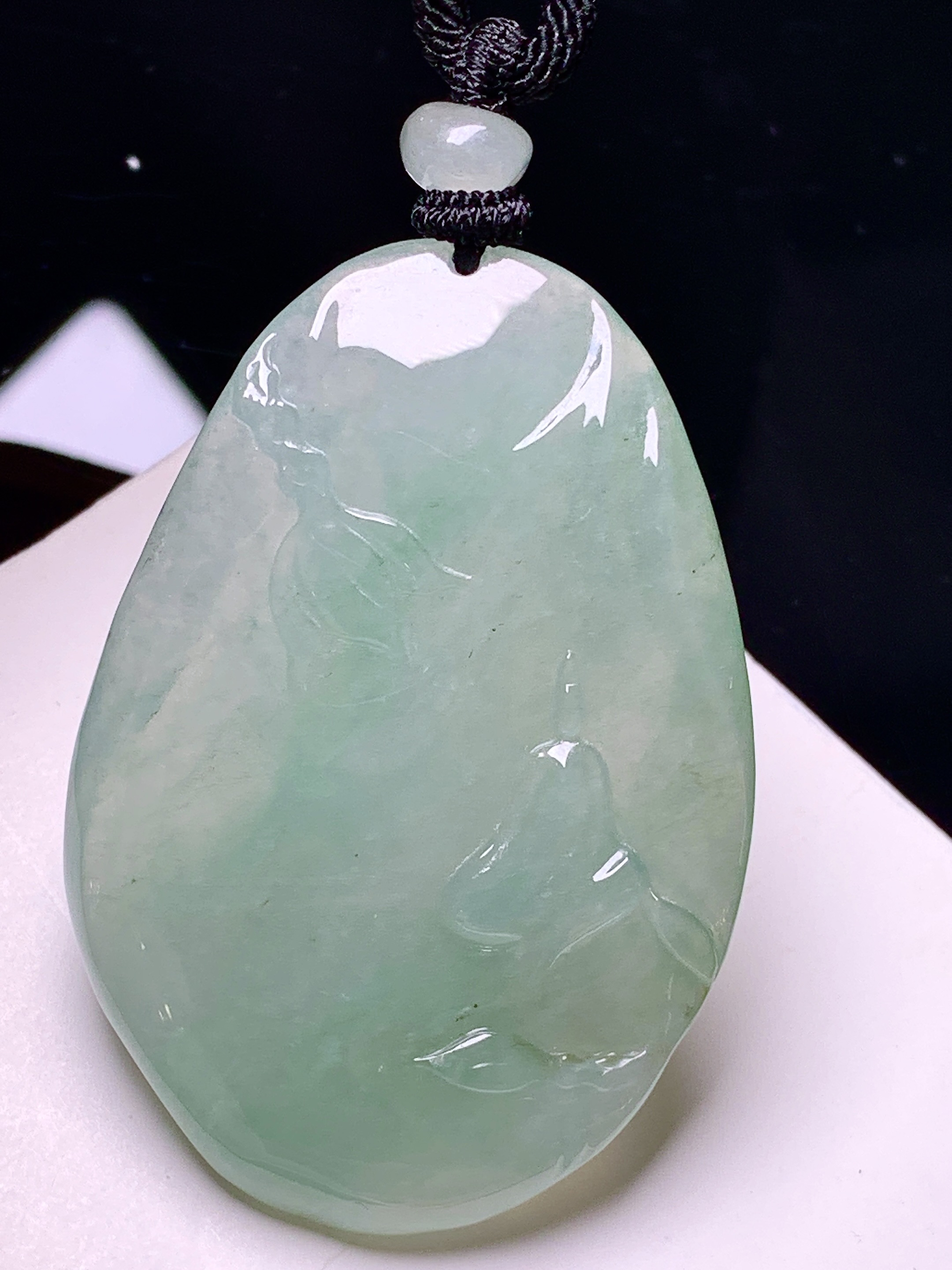 飘绿悟道牌子吊坠 玉质细腻 色泽艳丽清新 整体尺寸48.5*33.6*4.8 L1