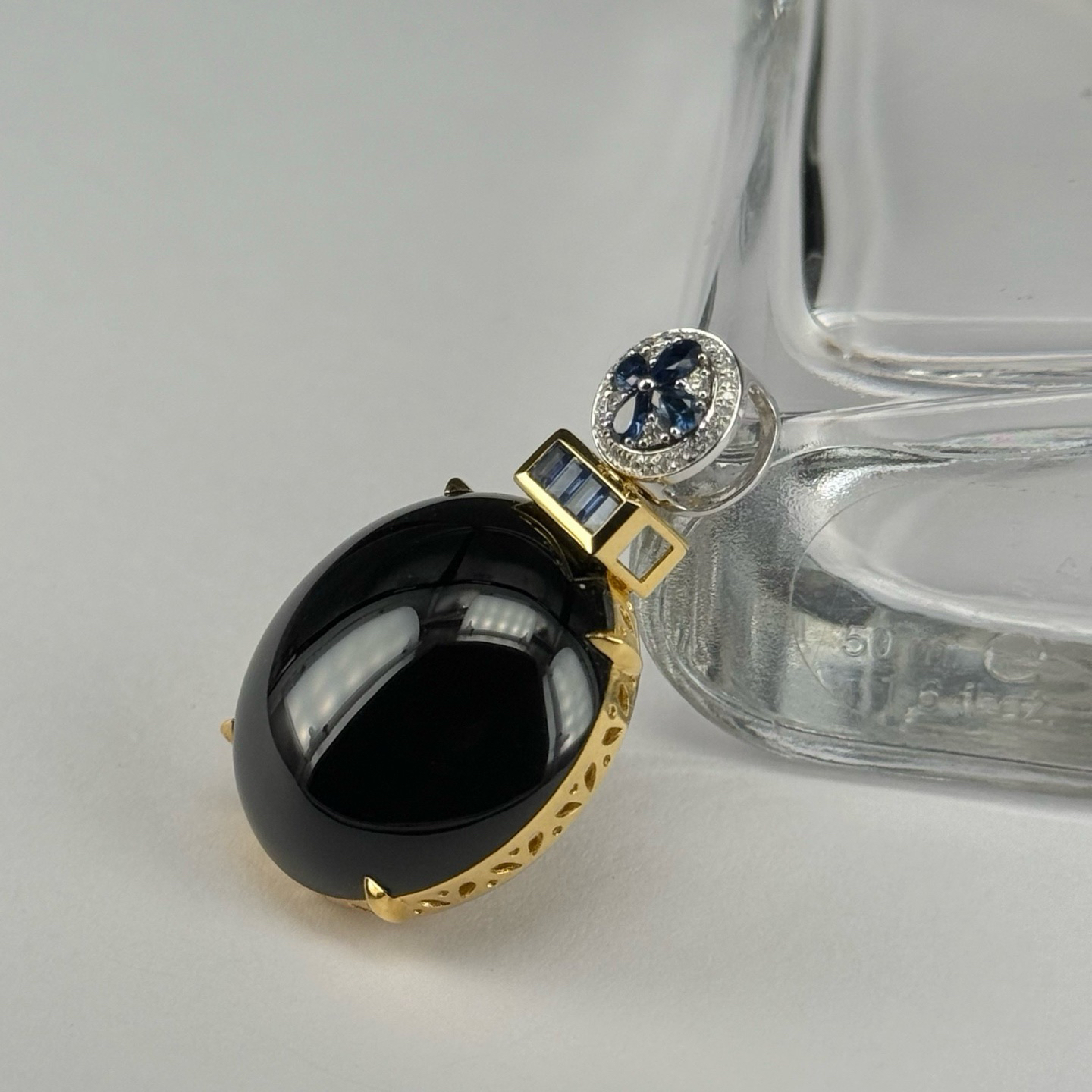 精品18k墨翠蛋面吊坠 种好色正 黑度极好 打灯通透 油性十足  尺寸34.4