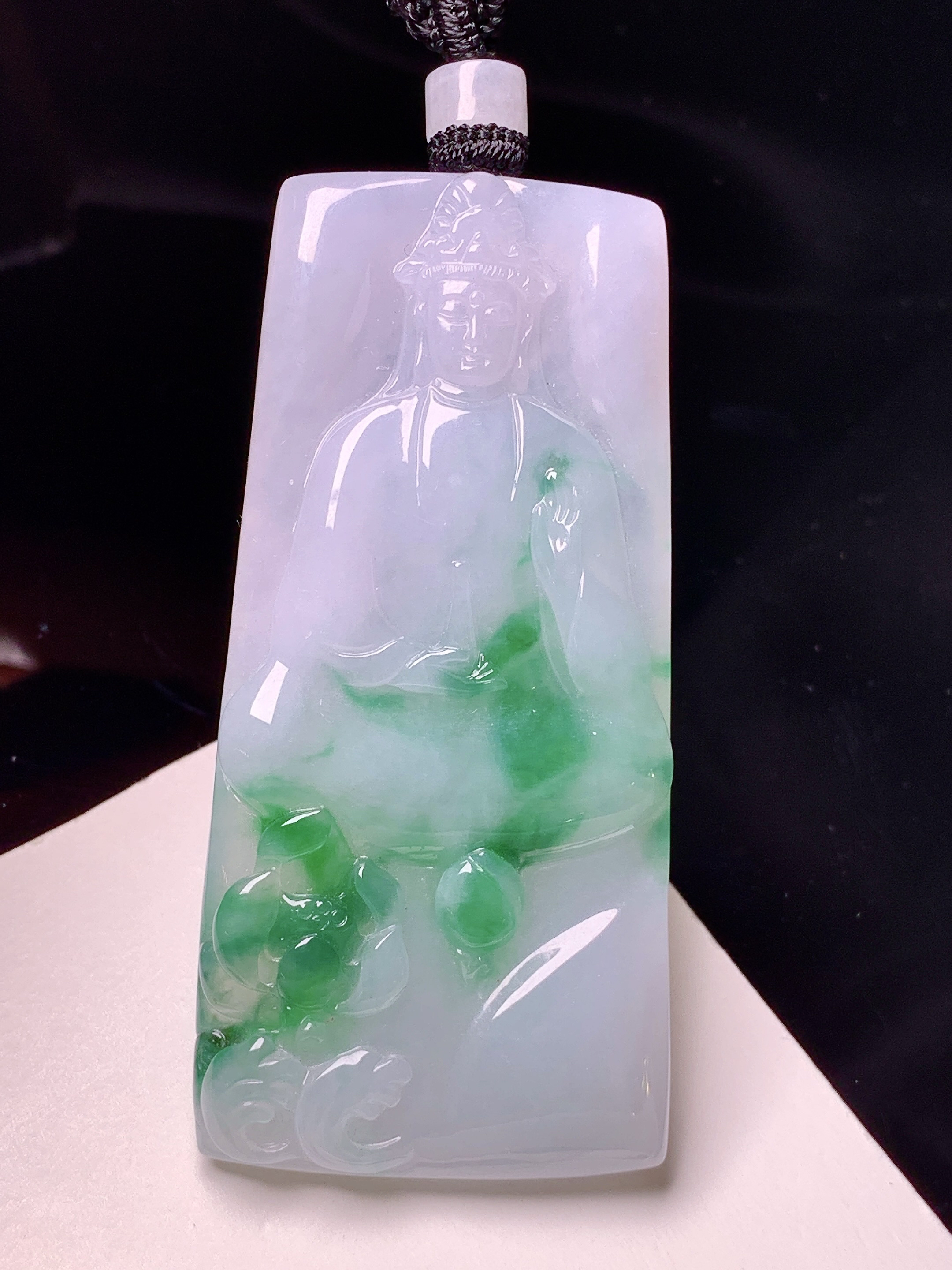 飘绿观音菩萨吊坠 玉质细腻 色泽艳丽清新 整体尺寸63.2*29.5*6.2 a2