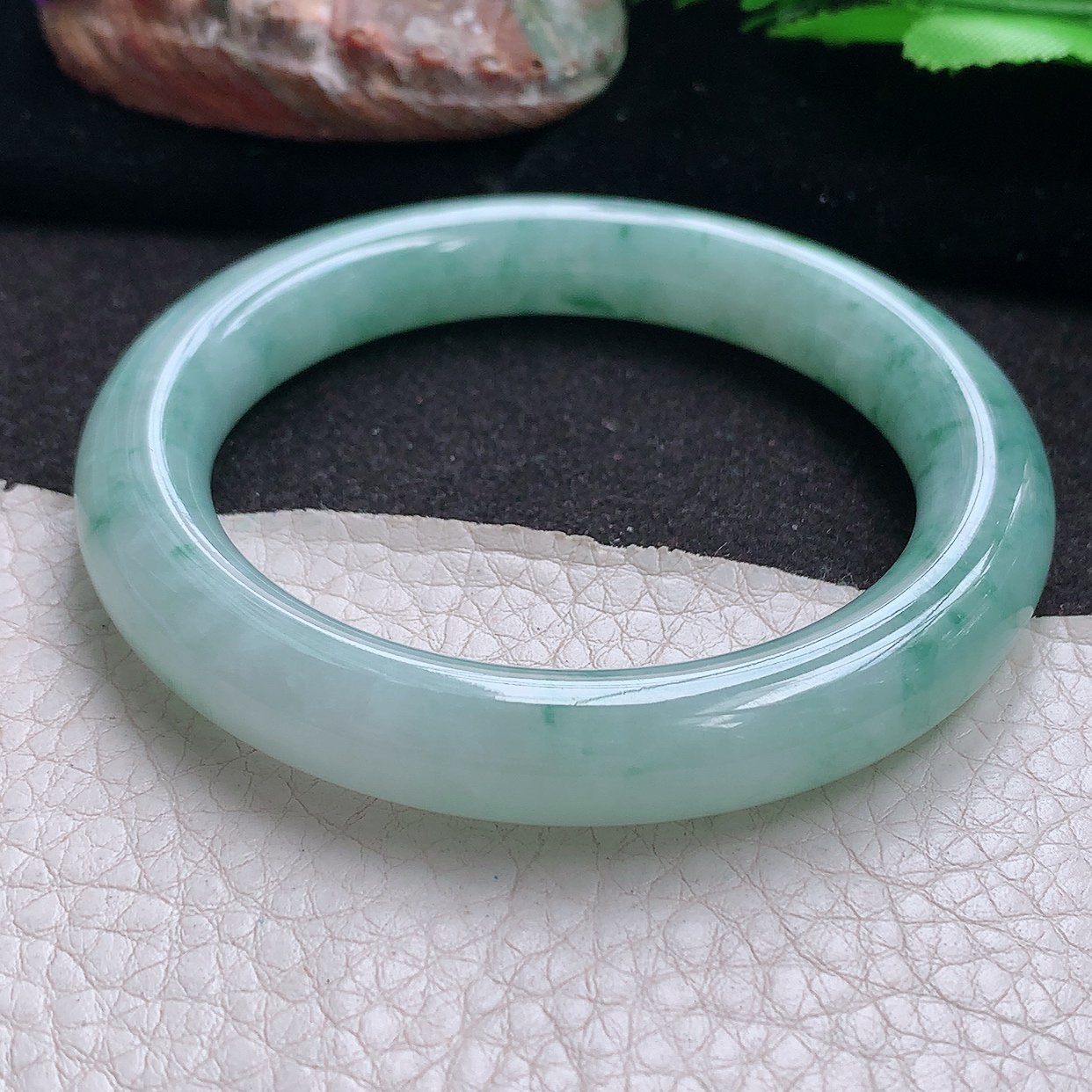 js实拍56*10.3美人镯 缅甸翡翠a货玉手镯冰飘花圆条珠宝玉手环