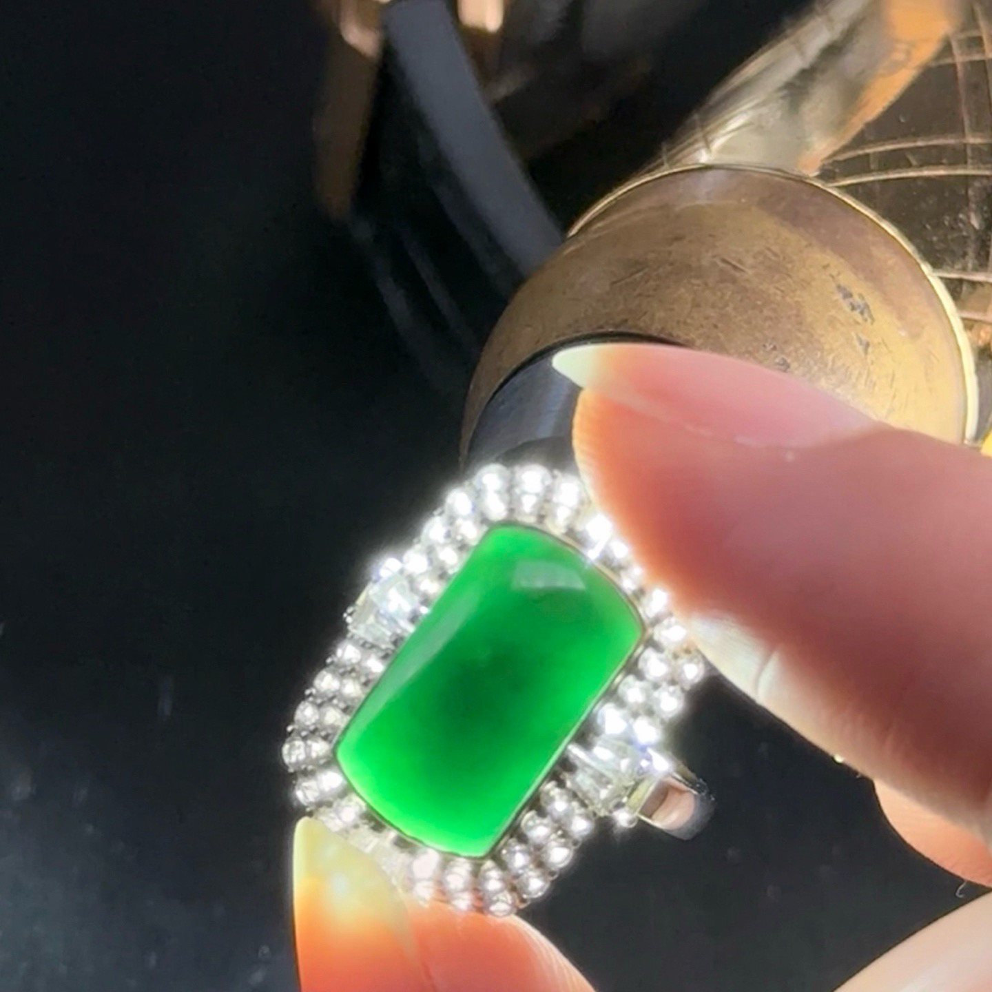 精品18k墨翠马鞍女戒 种好色正 黑度极好 打灯通透 油性十足  尺寸13.3