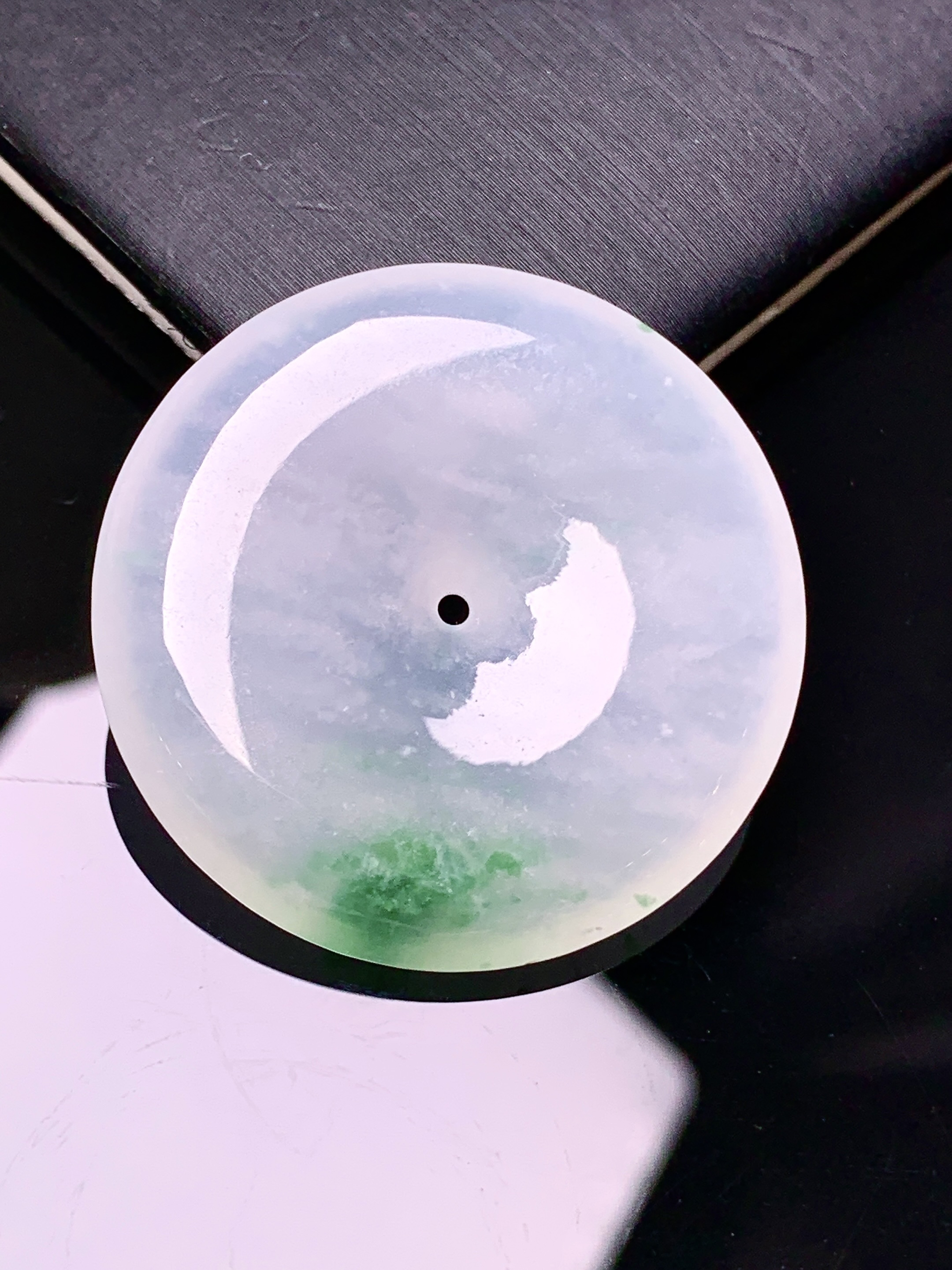 冰种飘绿平安扣吊坠 玉质细腻 色泽艳丽清新 整体尺寸31*5.8 d1