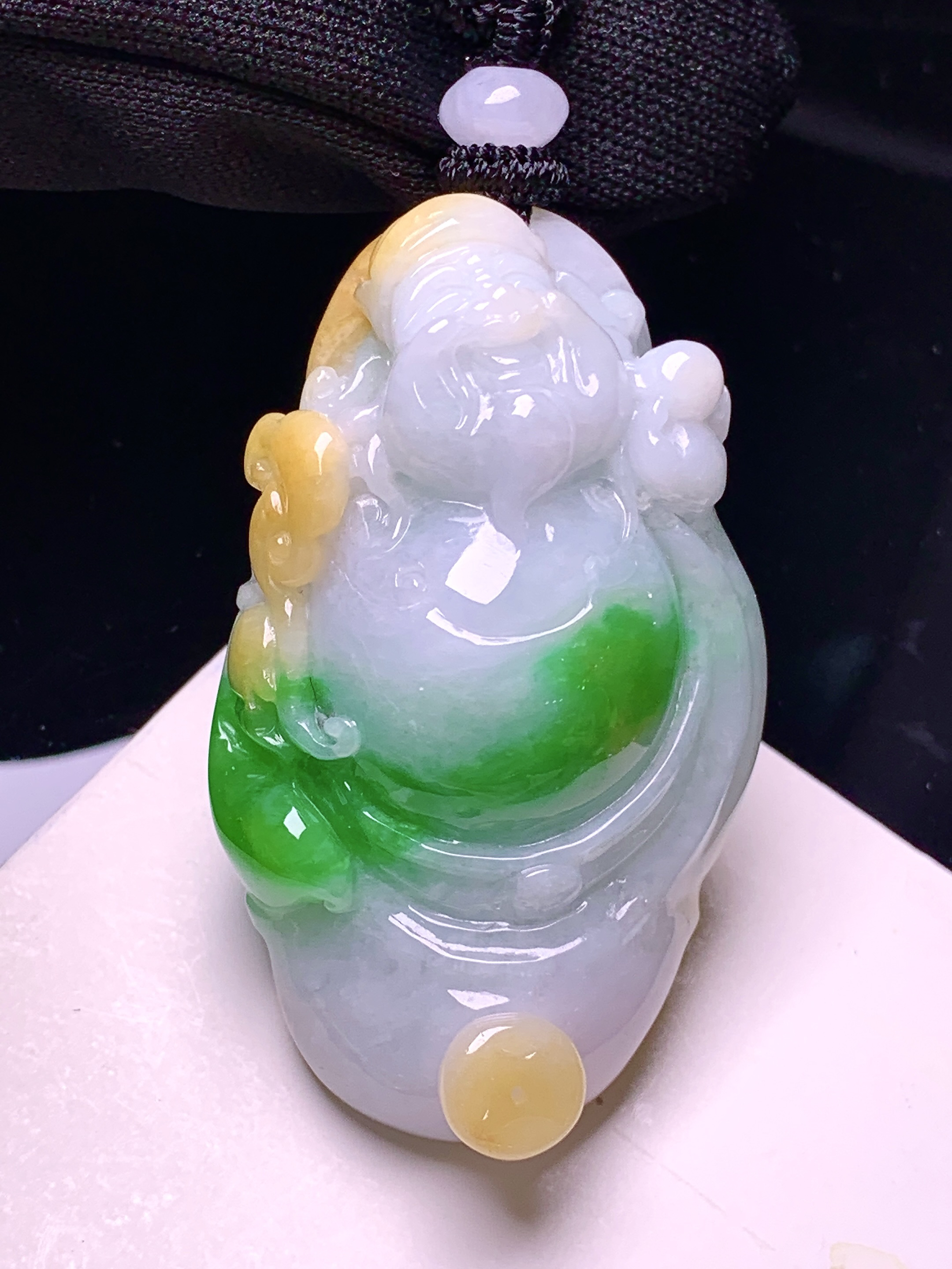 飘黄绿翡财神吊坠 玉质细腻 色泽艳丽清新 整体尺寸49.5*30.8*13.2 w1