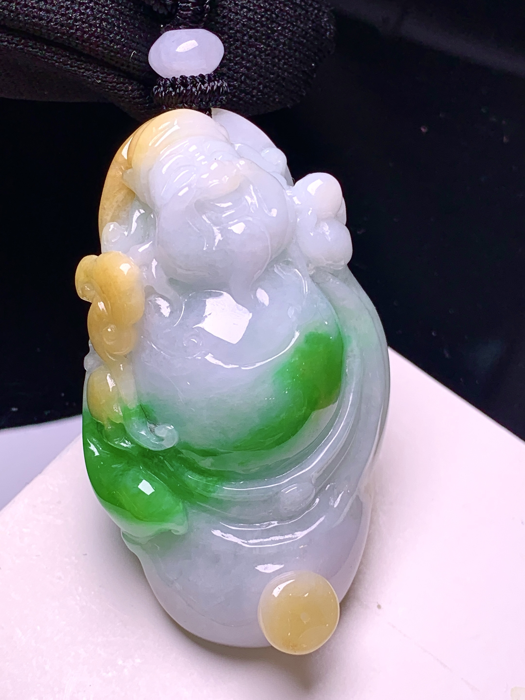 飘黄绿翡财神吊坠 玉质细腻 色泽艳丽清新 整体尺寸49.5*30.8*13.2 w1