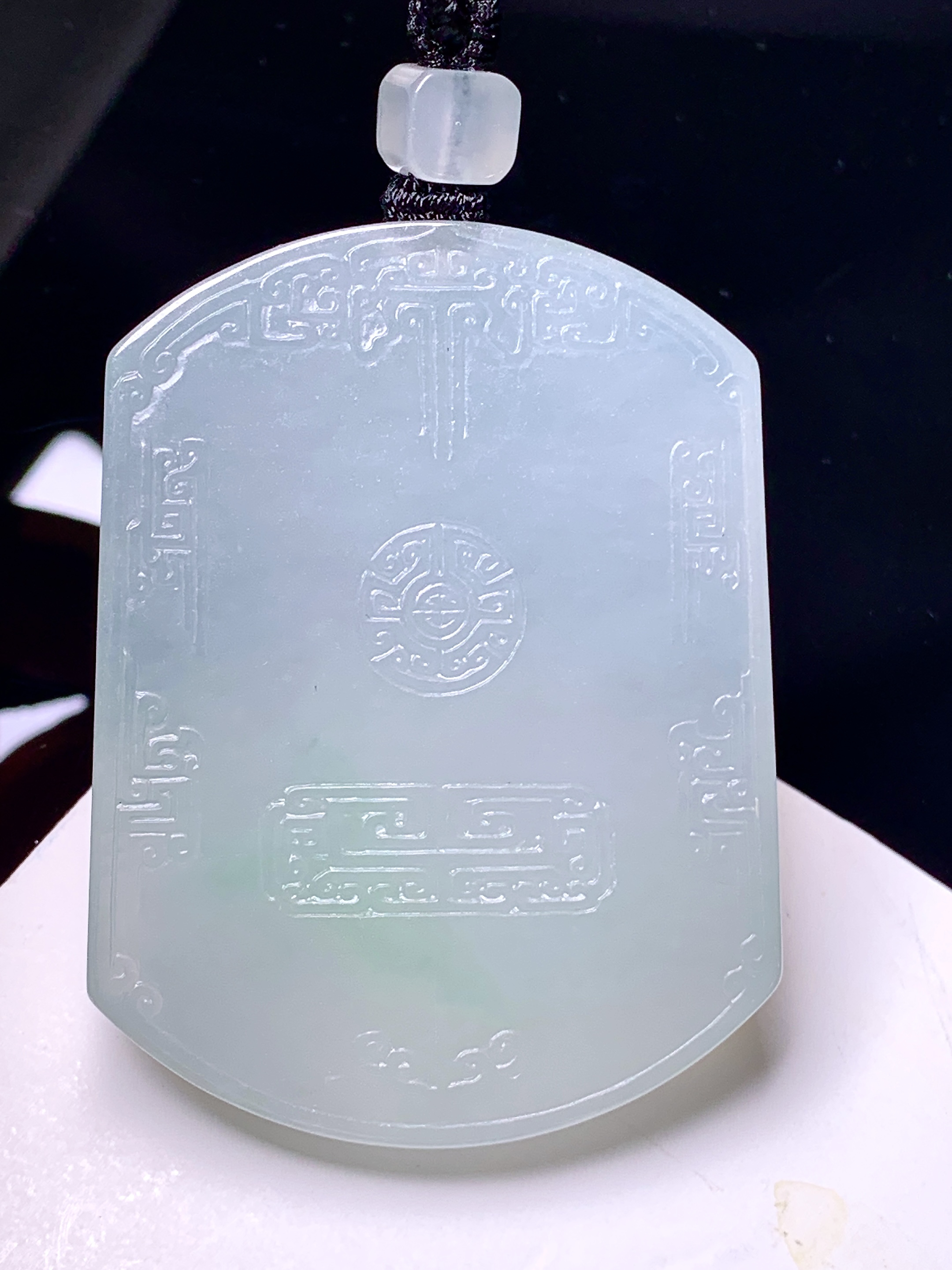 飘绿无事牌吊坠 玉质细腻 色泽艳丽清新 整体尺寸53*40*5.8 L1