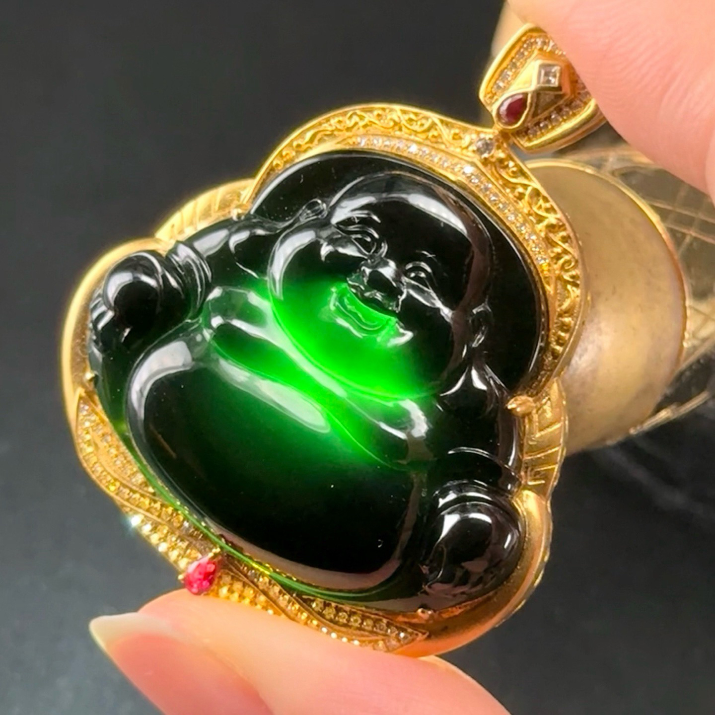 精品18k墨翠大肚佛 种好色正 黑度极好 打灯通透 油性十足  尺寸45.4