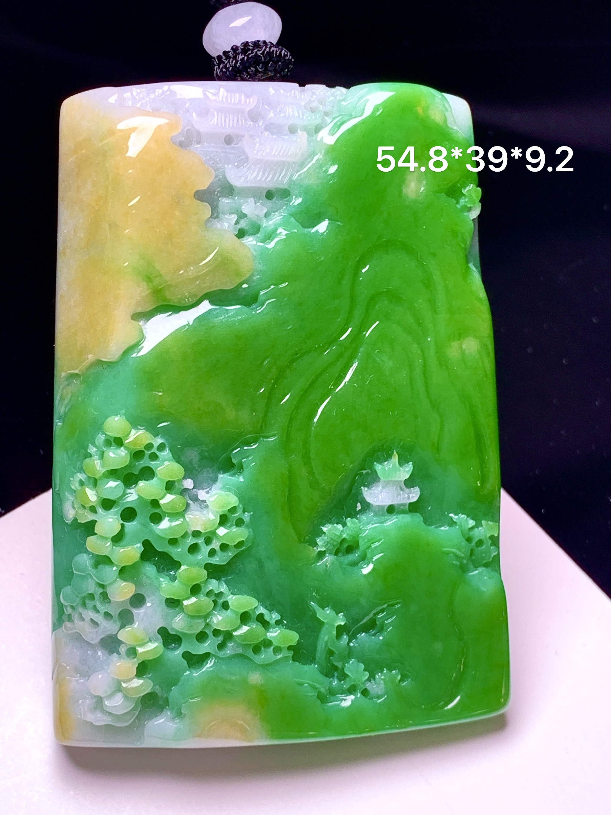 飘黄翡翠山水吊坠 玉质细腻 色泽艳丽清新 整体尺寸54.8*39*9.2 w1