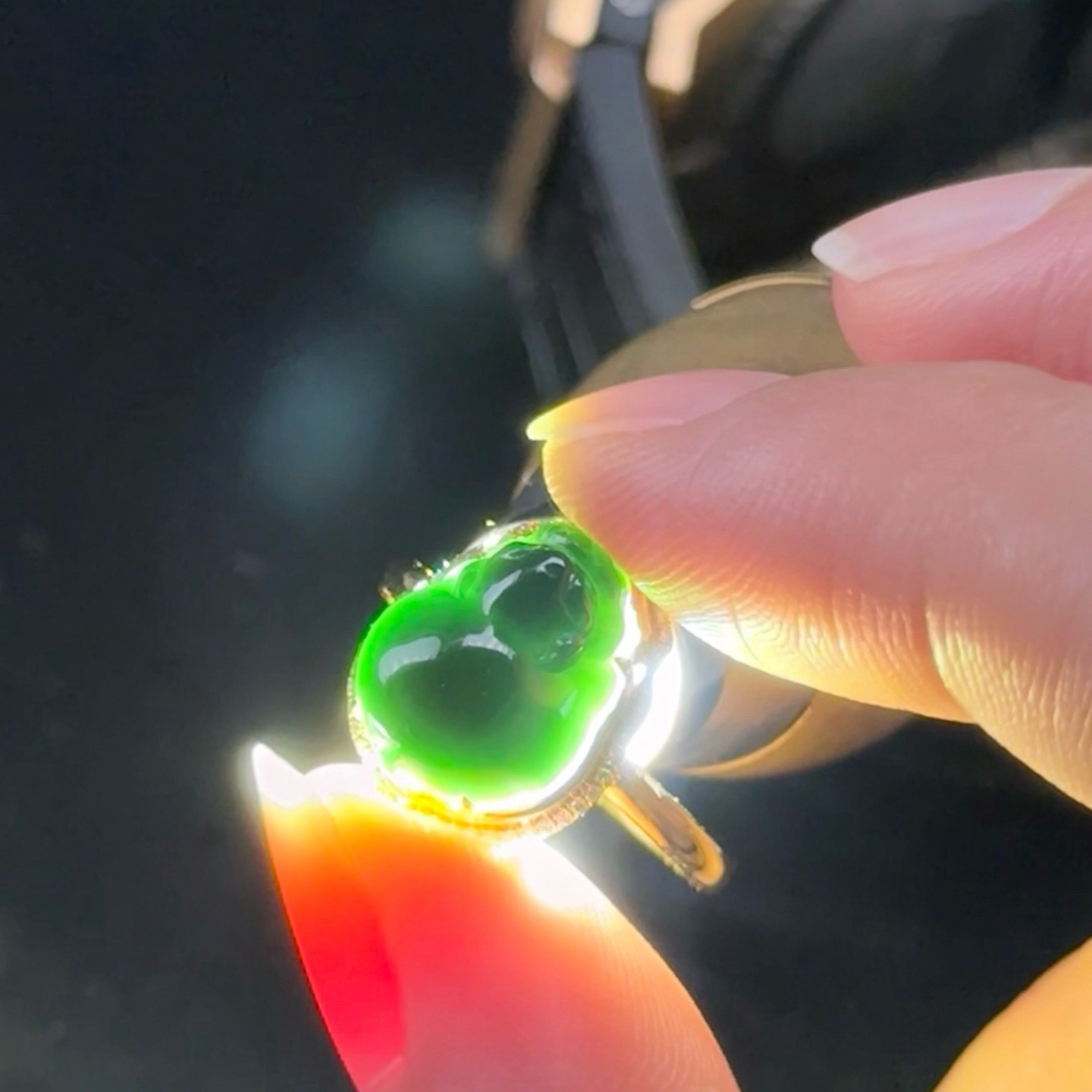 精品18k墨翠貔貅女戒 种好色正 黑度极好 打灯通透 油性十足  尺寸13.1
