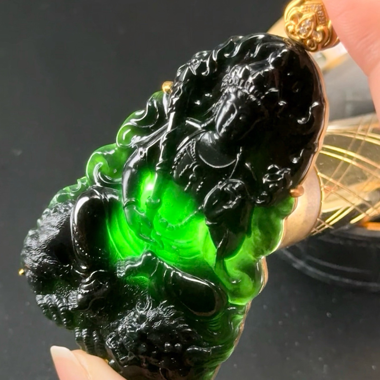 精品18k墨翠文殊菩萨 种好色正 黑度极好 打灯通透 油性十足 尺寸75.1