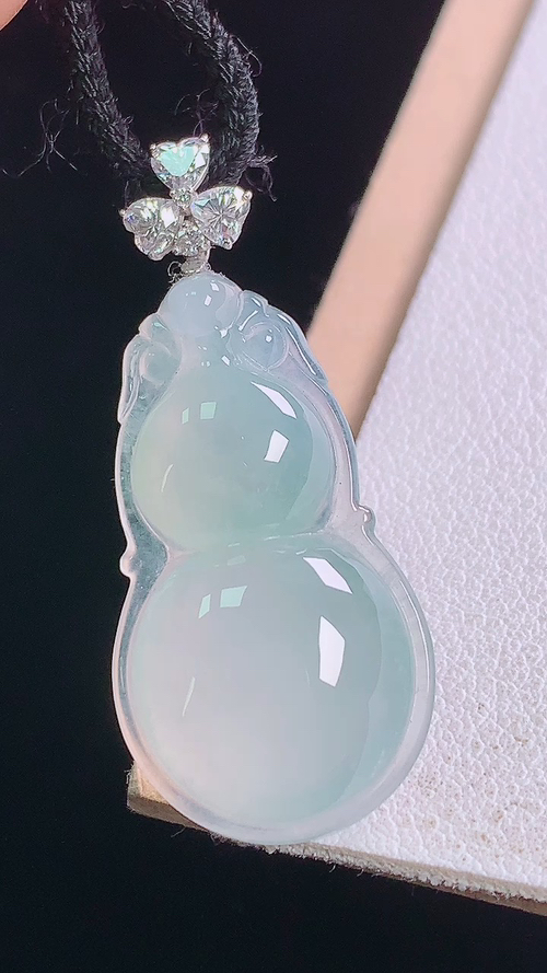 ️18K冰种葫芦吊坠，无裂，尺寸:36.6-28.9-16.4-5.8mm 1