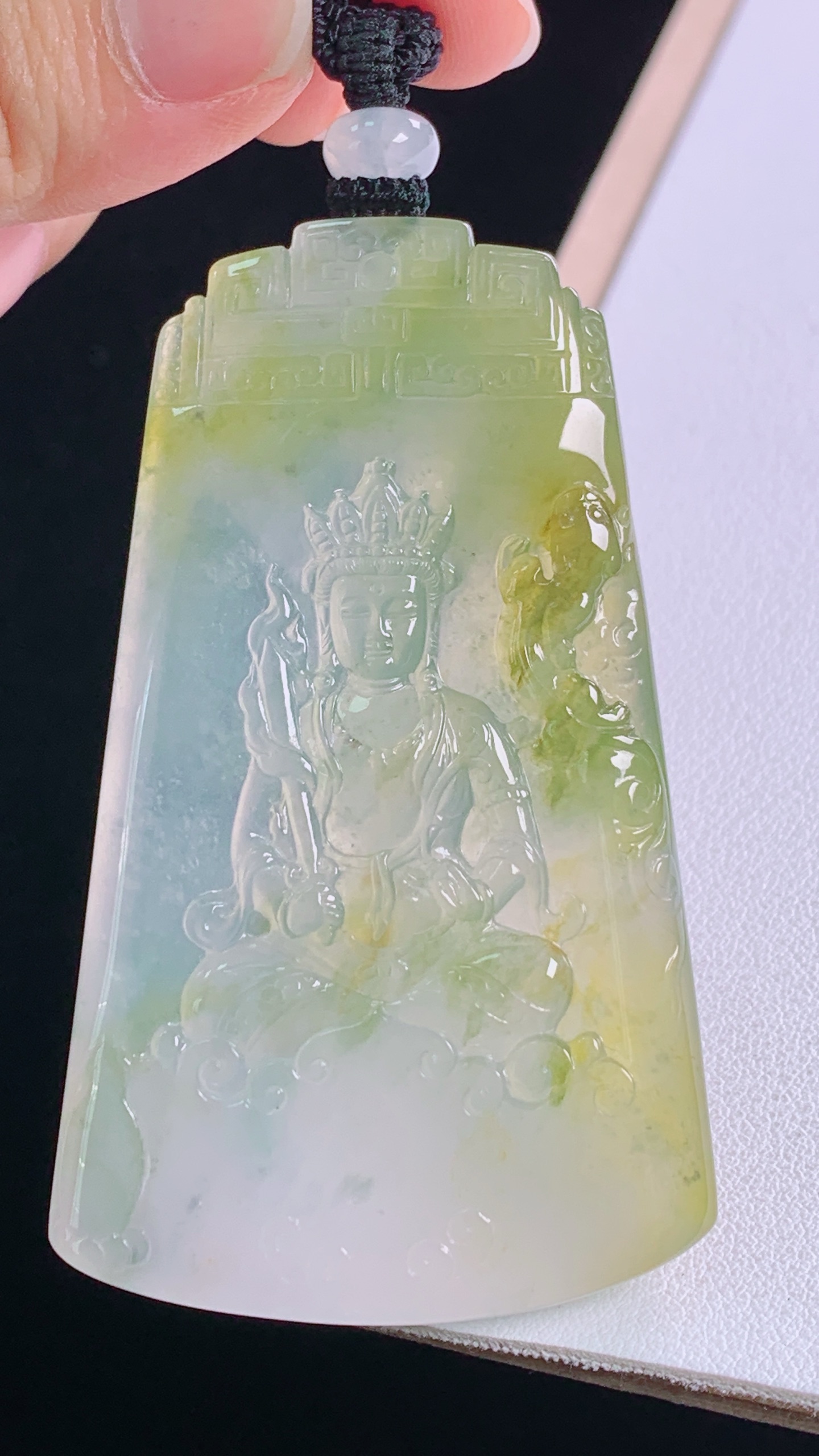 冰黄观音菩萨 天然黄翡，色泽鲜亮，无裂 尺寸:67.8-41.2-5.8mm 3