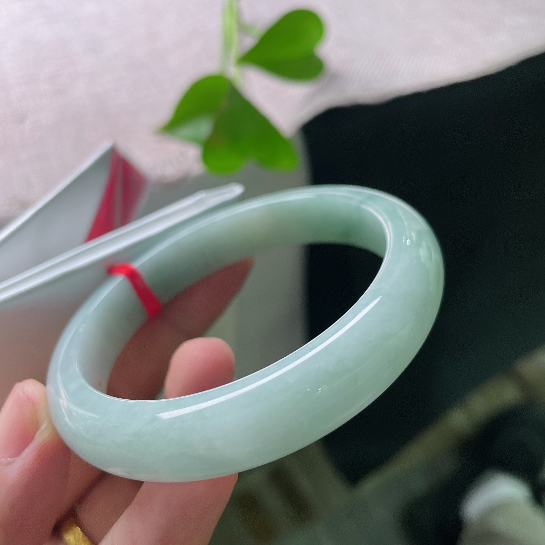 56.6/11.8/7.5，淡蓝底正圈，淡雅倾心，肉质细腻，水润，有纹，ss54087a
