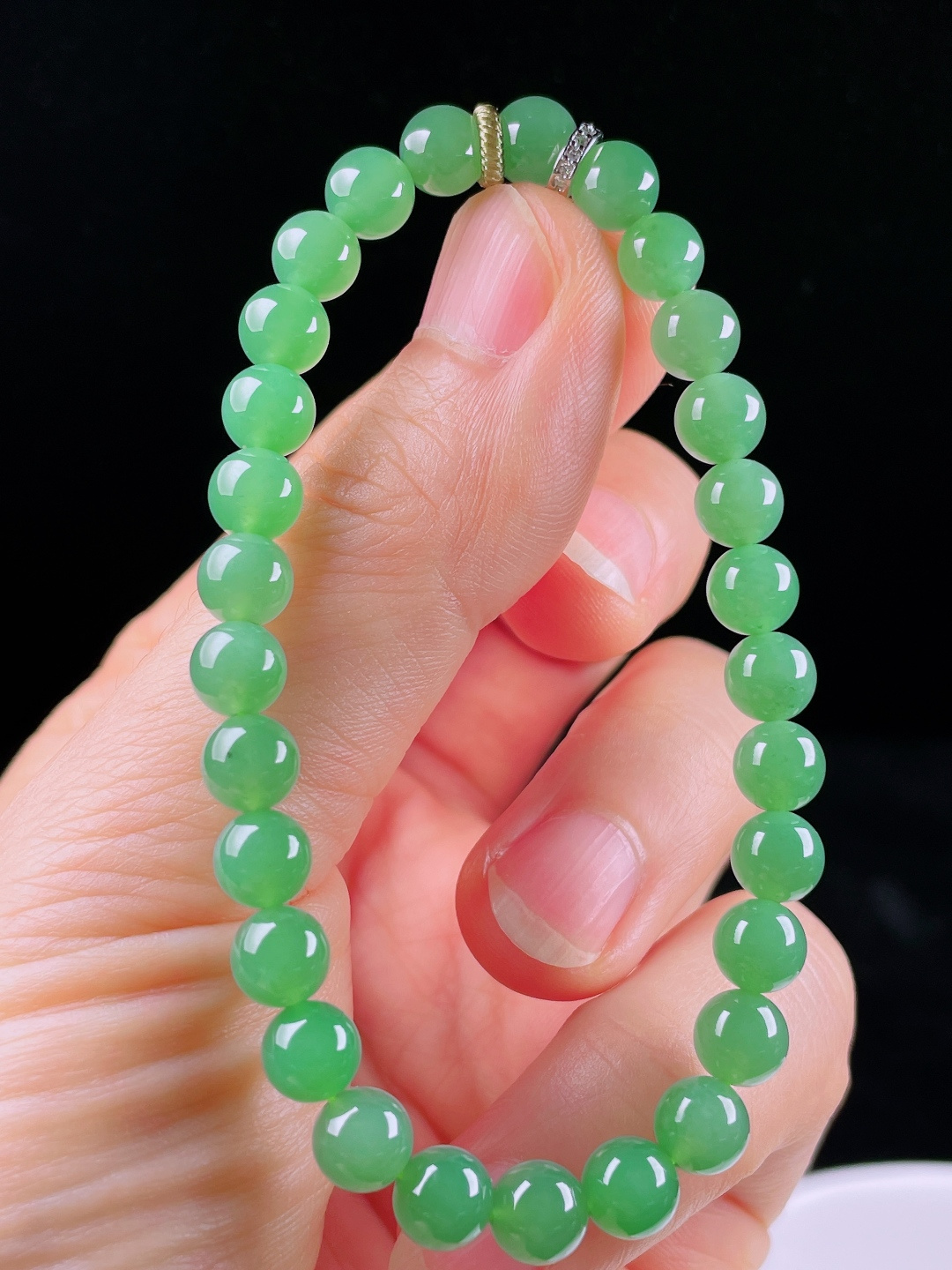 冰绿手串，老种起光，细底通透，尺寸：6.7mm